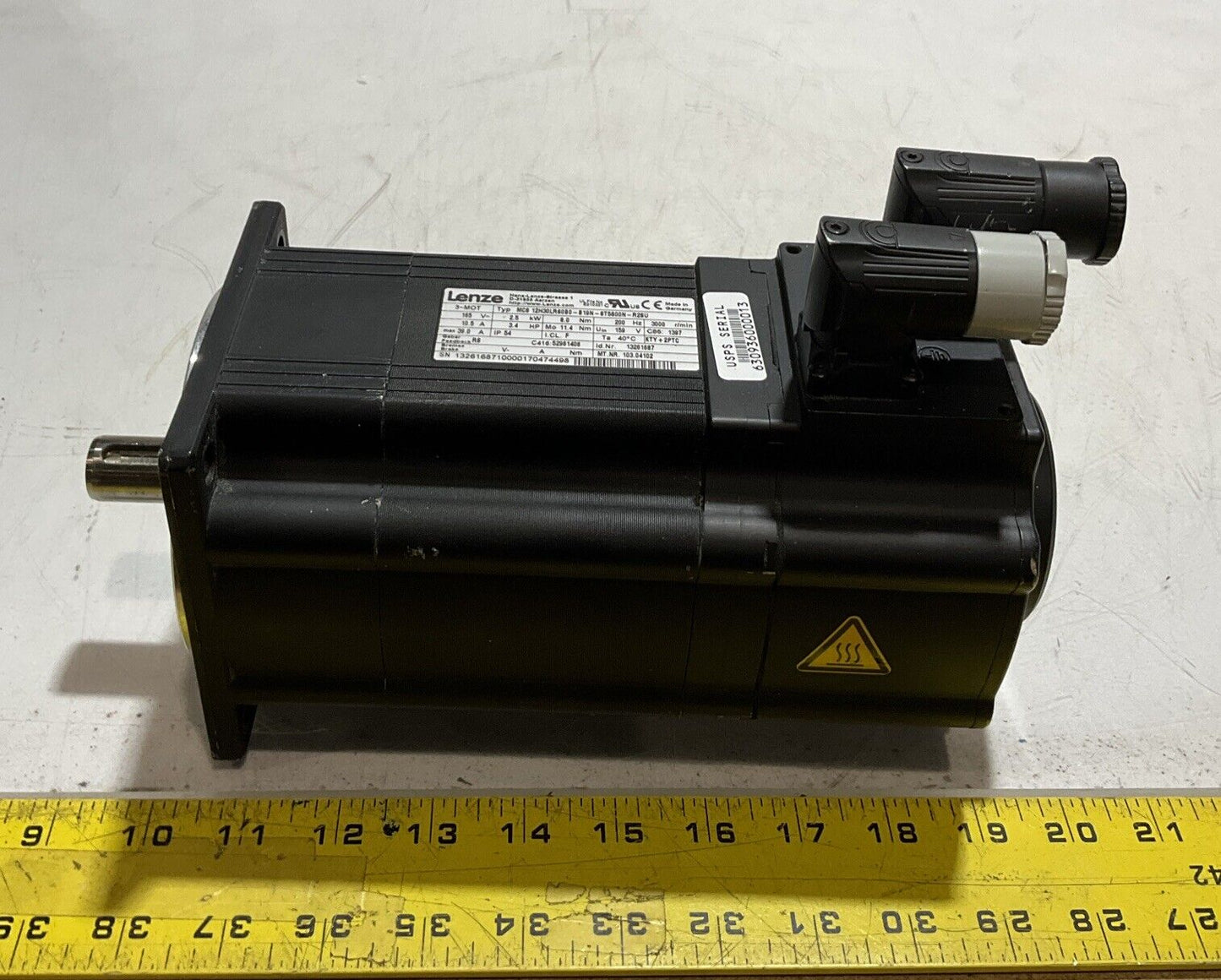 LENZE  MCS12H30LRS0B0-B19N-ST5800N-R2SU SERVO MOTOR  U3S