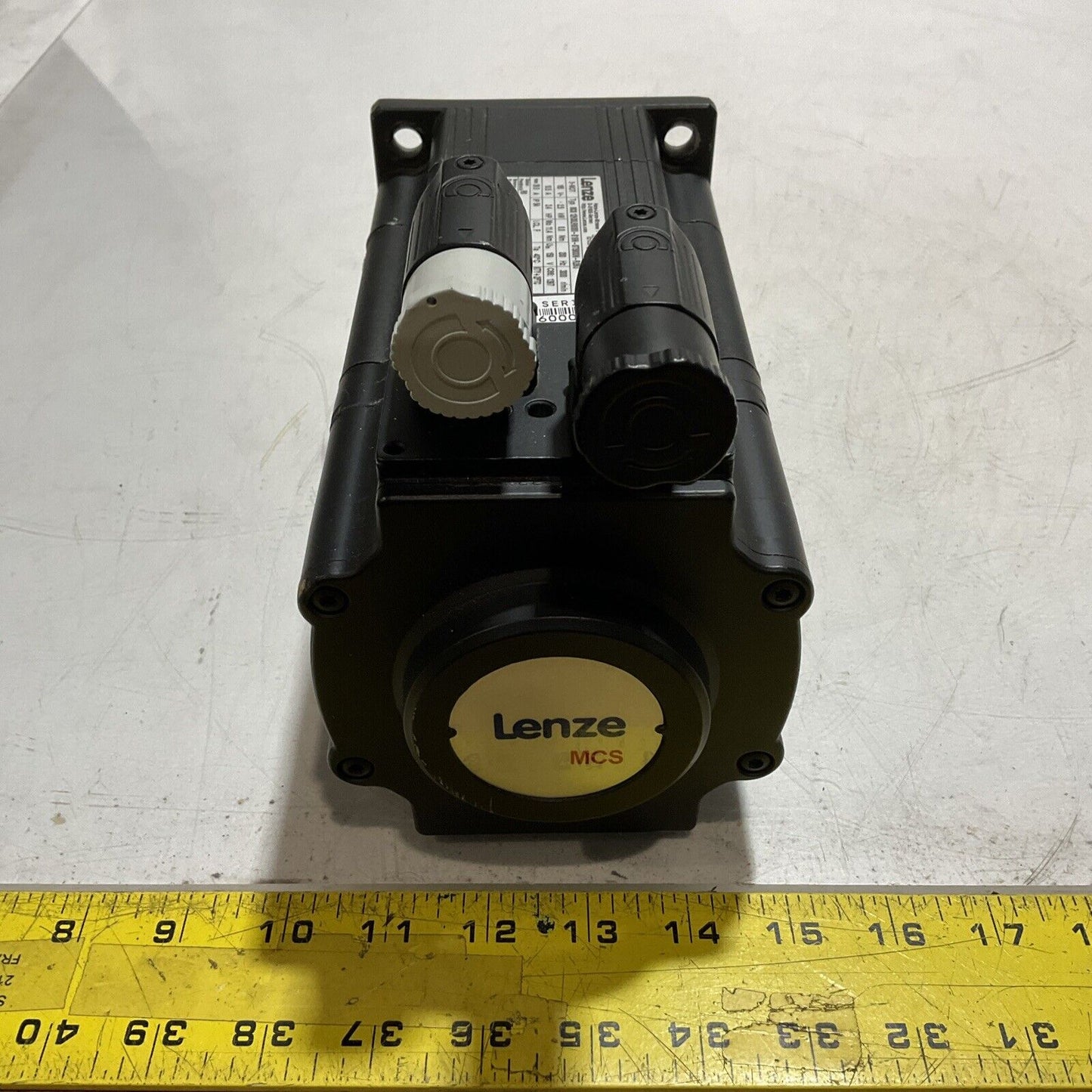 LENZE  MCS12H30LRS0B0-B19N-ST5800N-R2SU SERVO MOTOR  U3S