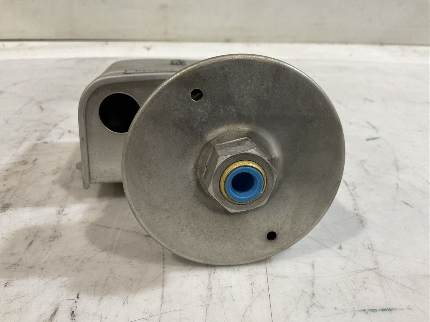 DETROIT 4502204 450 ZT 2P ALARM / SUPERVISORY PRESSURE SWITCH 8 PSI 373