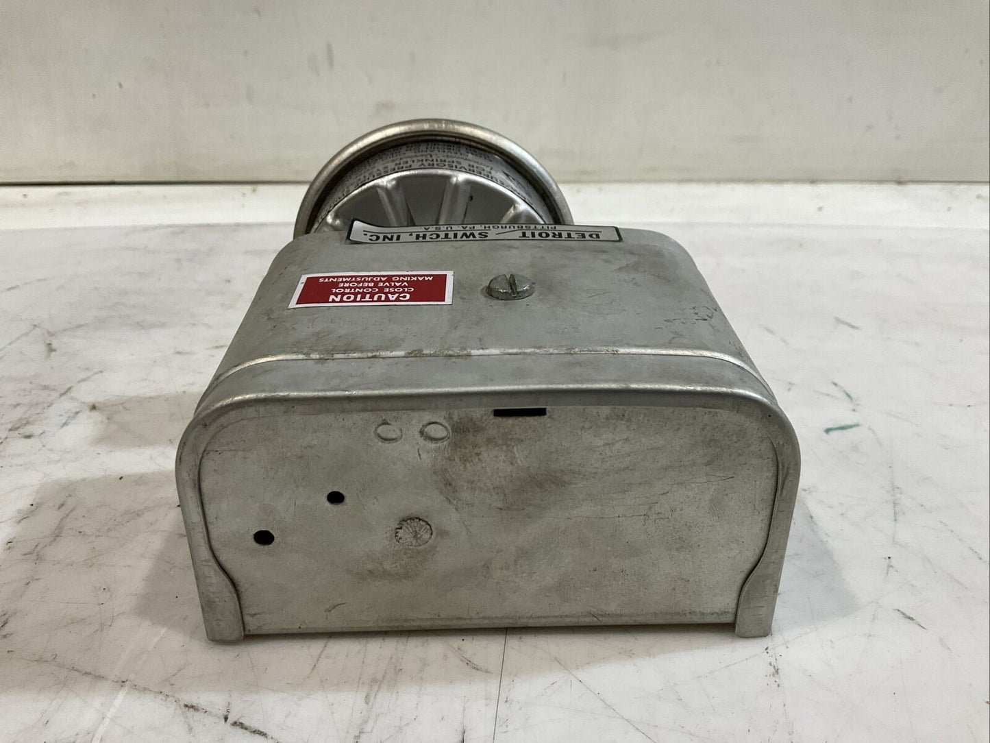 DETROIT 4502204 450 ZT 2P ALARM / SUPERVISORY PRESSURE SWITCH 8 PSI 373