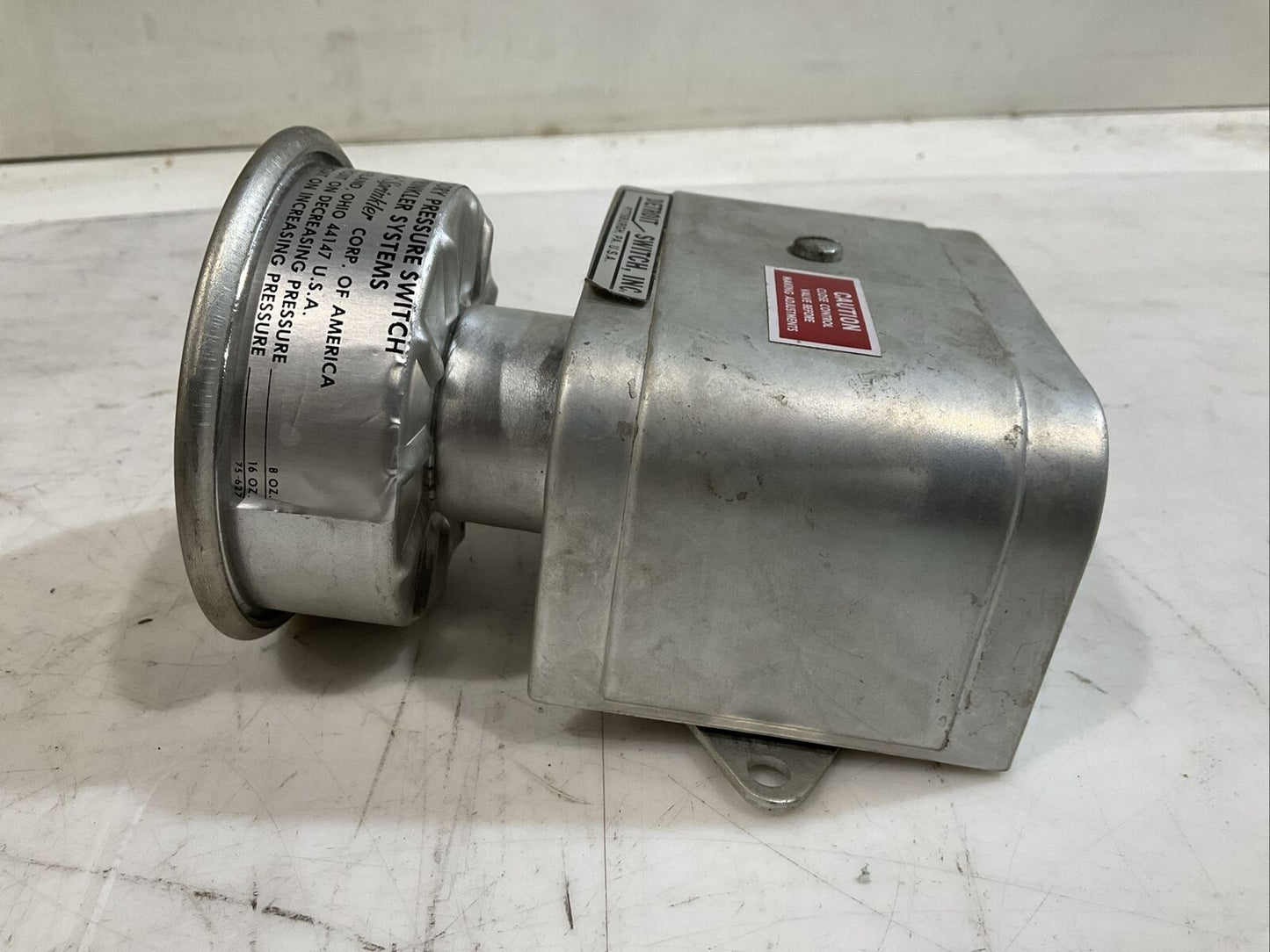 DETROIT 4502204 450 ZT 2P ALARM / SUPERVISORY PRESSURE SWITCH 8 PSI 373