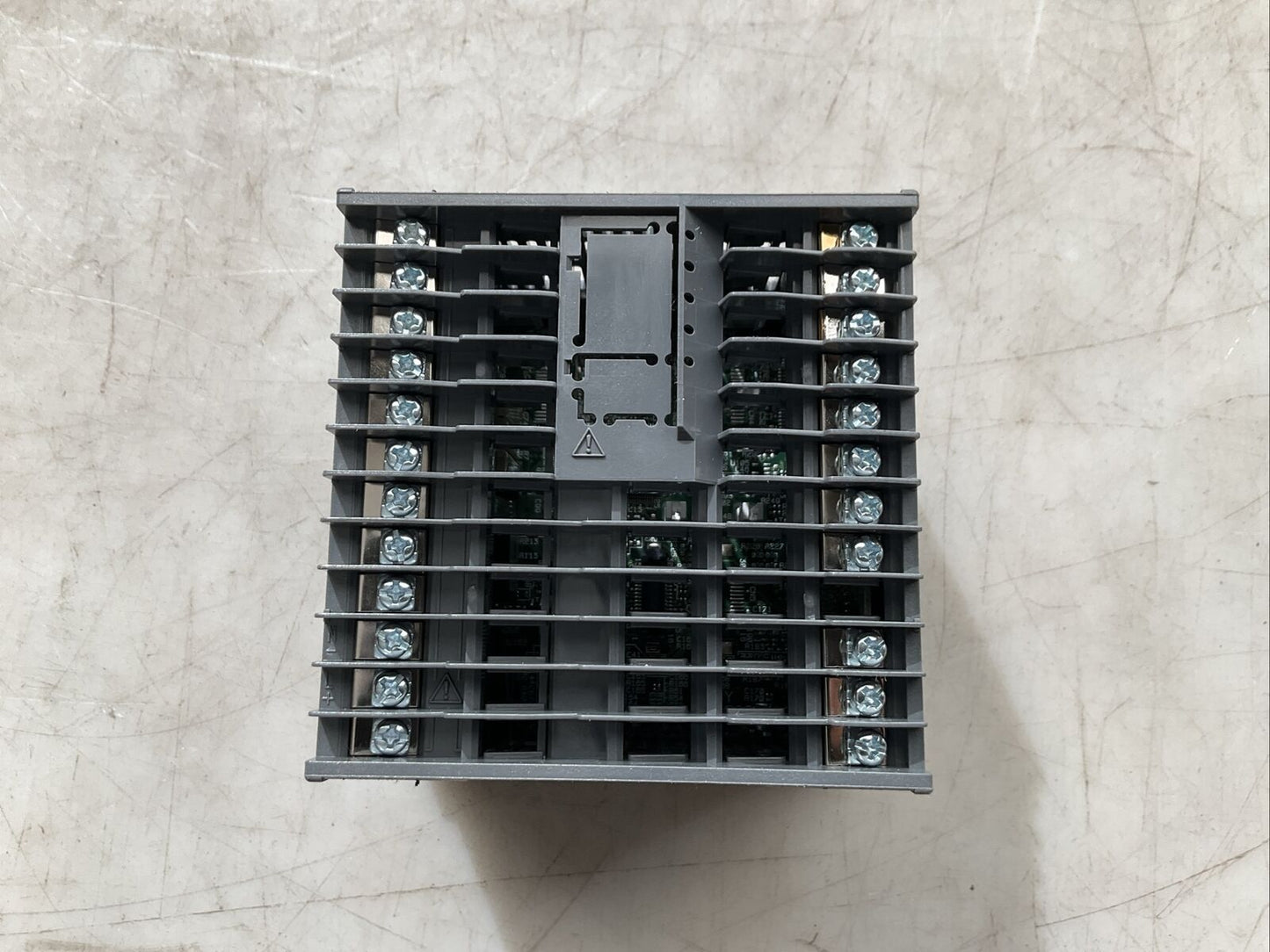 YOKOGAWA UT35A-L00-11-00 DIGITAL INDICATING TEMPERATURE CONTROLLER N3M