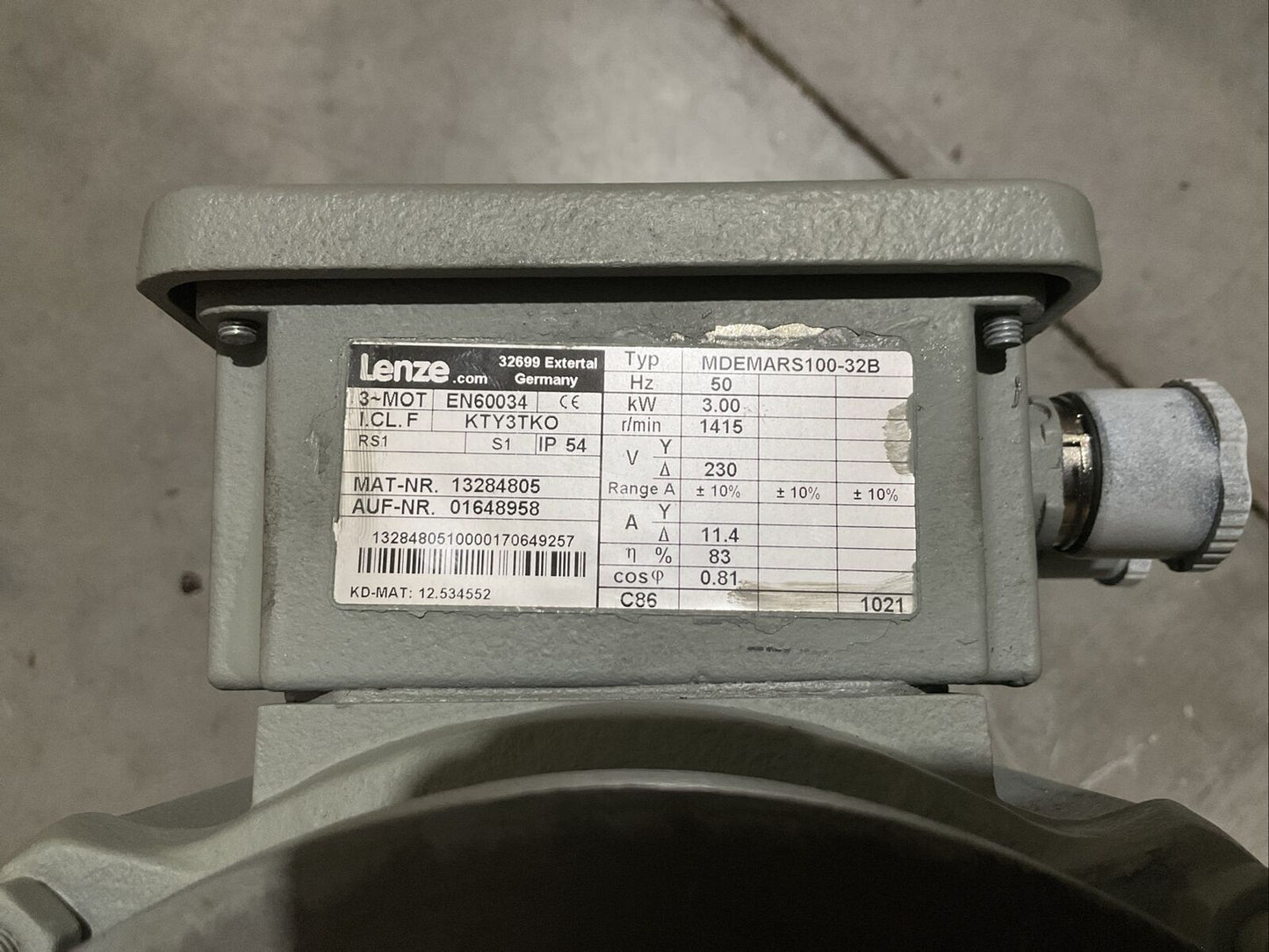 LENZE MDEMARS100-32B DRIVE MOTOR 3-MOT KTY3TKO EN60034 1415RPM 3KW U3S