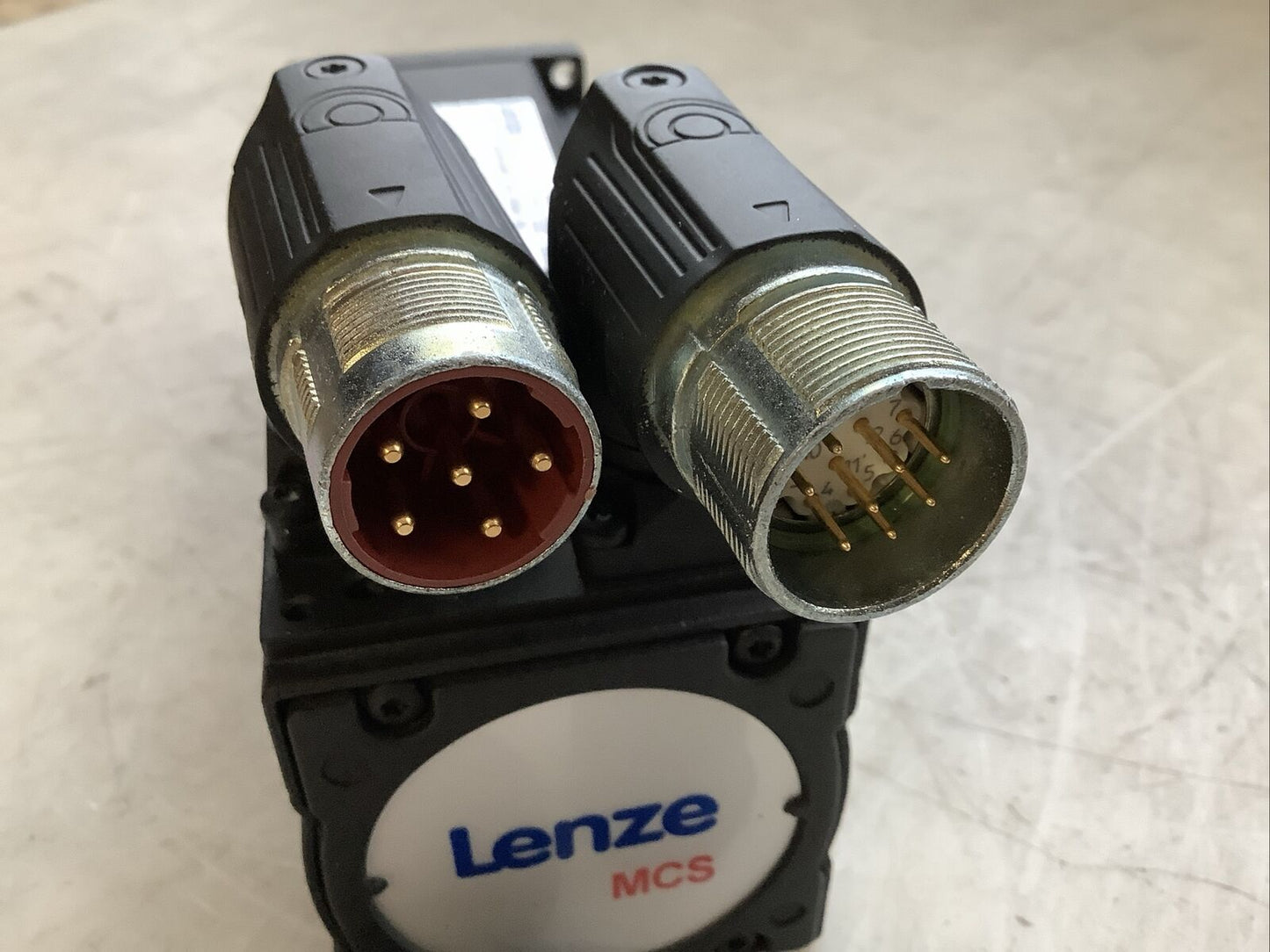 LENZE MCS 06F41LRS0P1-A11N-ST5S00N-R2SU SERVO MOTOR 4050RPM 165V 0.68HP U3S