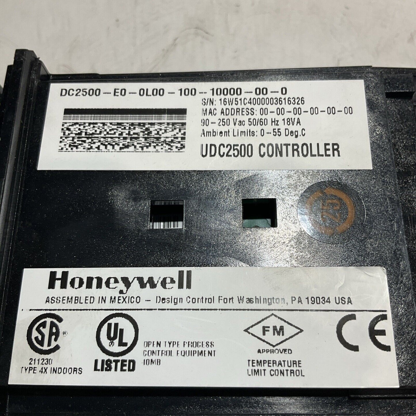 HONEYWELL UDC2500 DC2500-E0-0l00-100-10000-000 CONTROLLER  50-60Hz 18AV 90-2 N3M