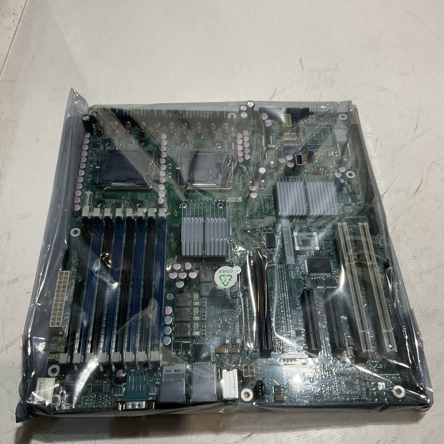 INTEL  S5000XVN MOTHERBOARD FOR MULTI-CORE INTEL  XEON DUAL CORE  PROCESSOR  U3S