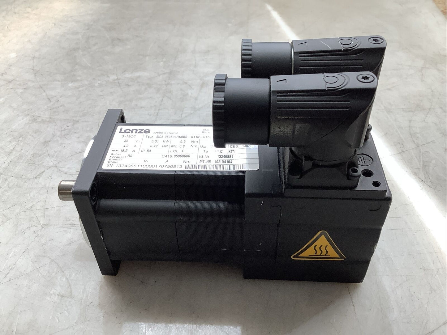 LENZE 13249881 MCS 06C60LRS0B0-A11N-ST5S00N-R2SU SERVO MOTOR 0.42HP 6000RPM U3S