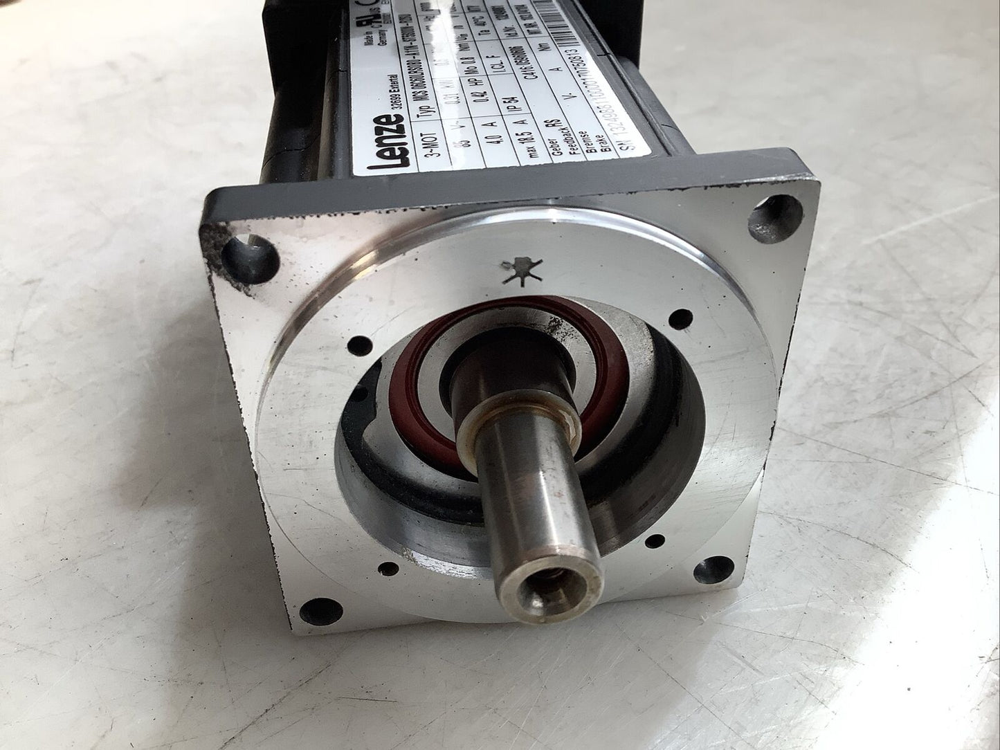 LENZE 13249881 MCS 06C60LRS0B0-A11N-ST5S00N-R2SU SERVO MOTOR 0.42HP 6000RPM U3S