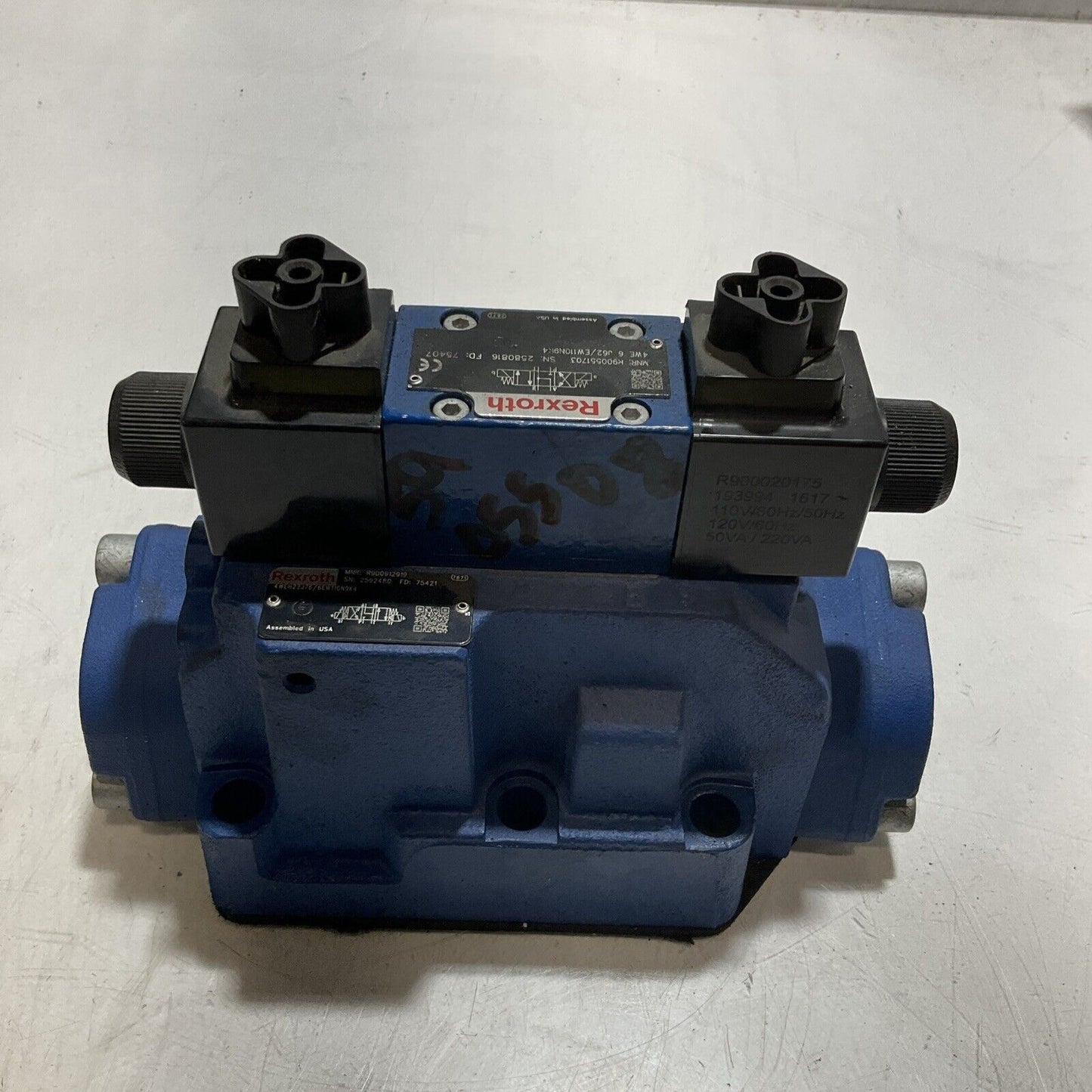 REXROTH R900551703 - R900912919 SOLENOID ACTUATED DIRECTIONAL SPOOL VALVE N3M