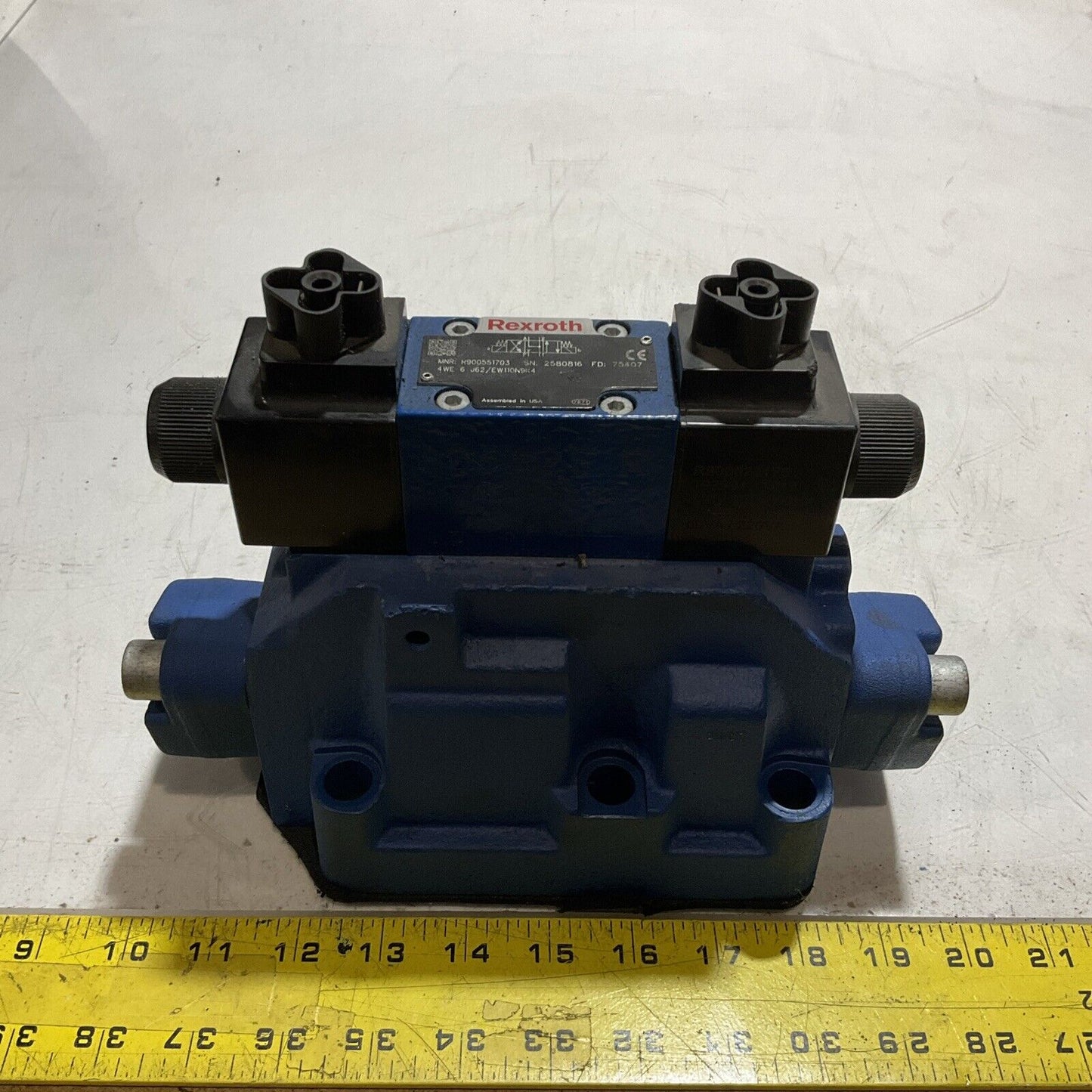 REXROTH R900551703 - R900912919 SOLENOID ACTUATED DIRECTIONAL SPOOL VALVE N3M