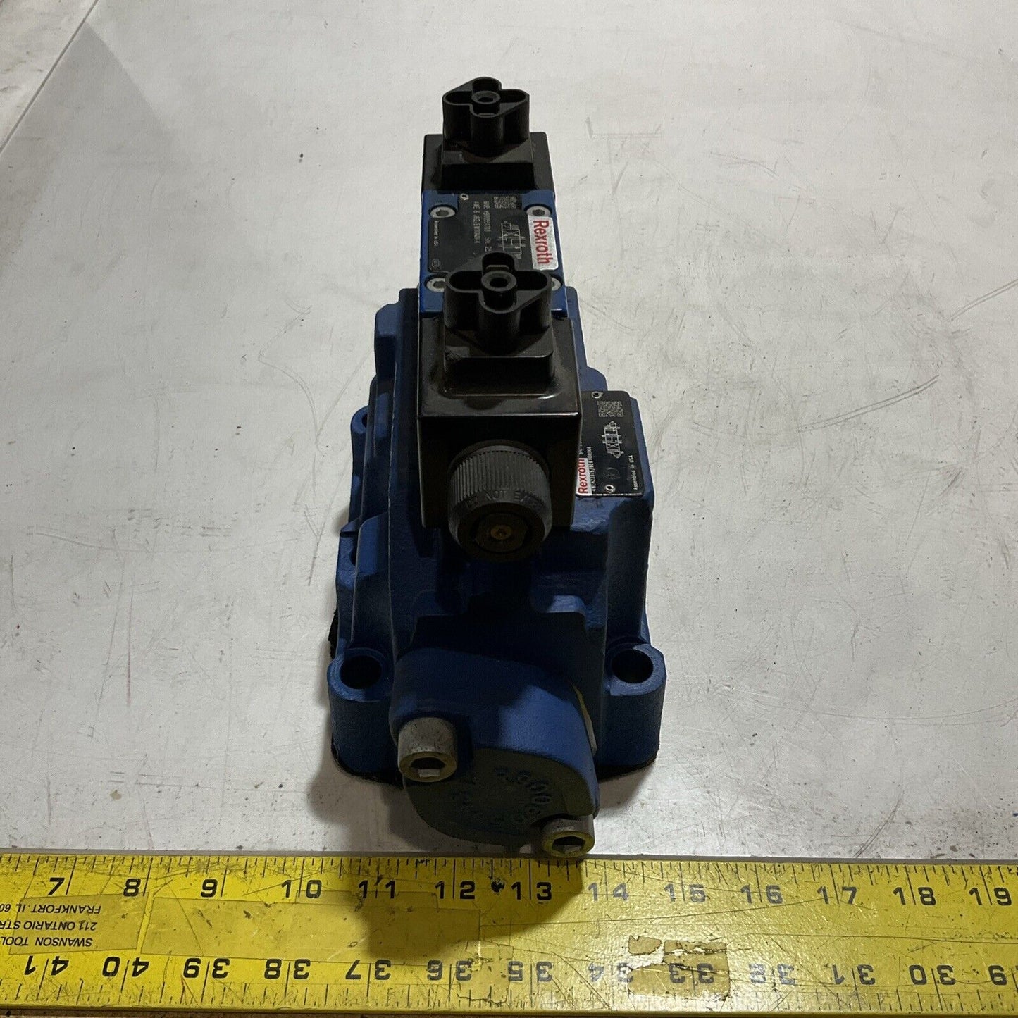 REXROTH R900551703 - R900912919 SOLENOID ACTUATED DIRECTIONAL SPOOL VALVE N3M