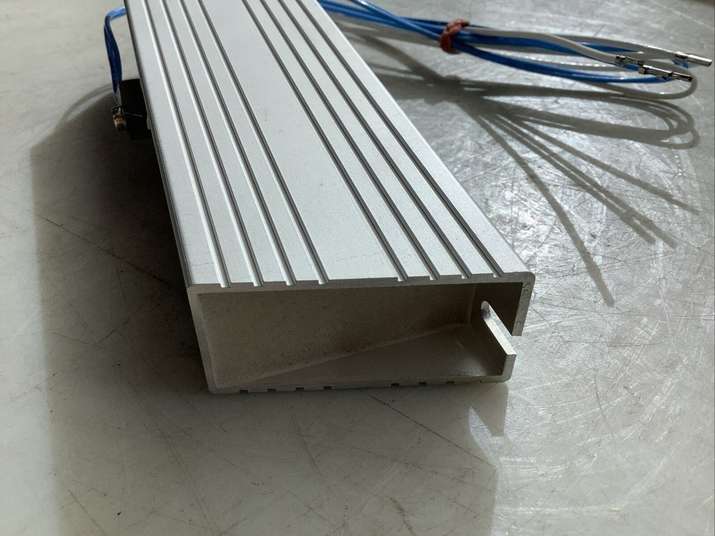 LENZE ERBM082R100W BRAKE RESISTOR 100W 82 OHM U3S