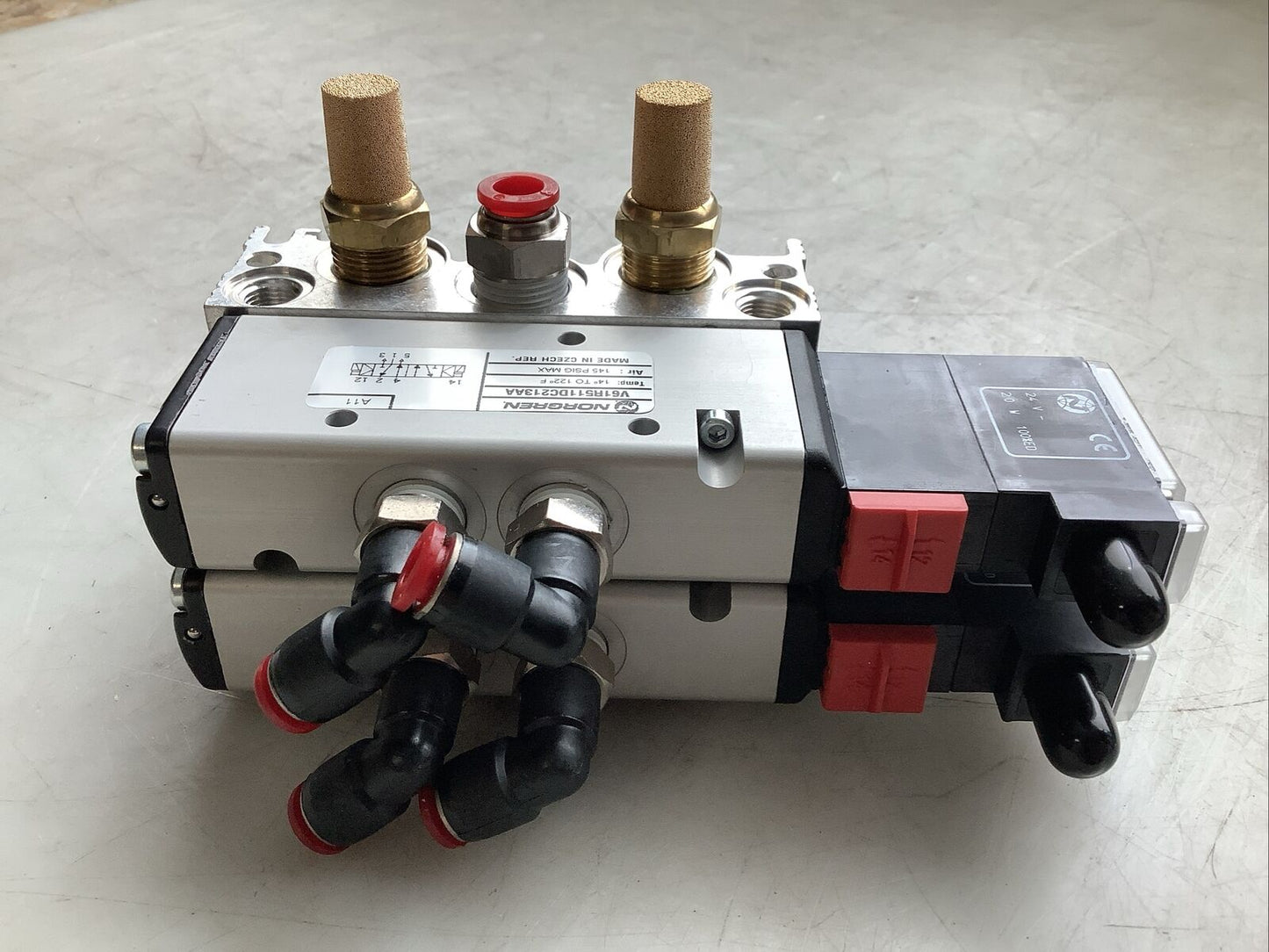 NORGREN V61R511DC213AA SOLENOID VALVE PAIR MANIFOLD 145PSIG U3S