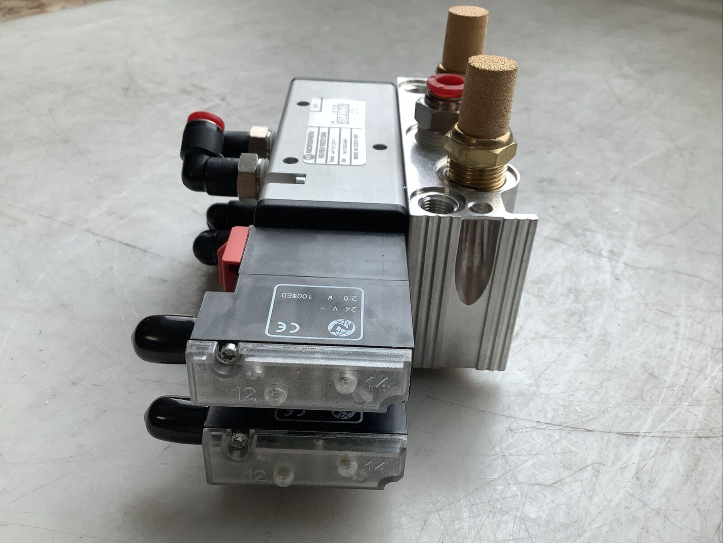 NORGREN V61R511DC213AA SOLENOID VALVE PAIR MANIFOLD 145PSIG U3S
