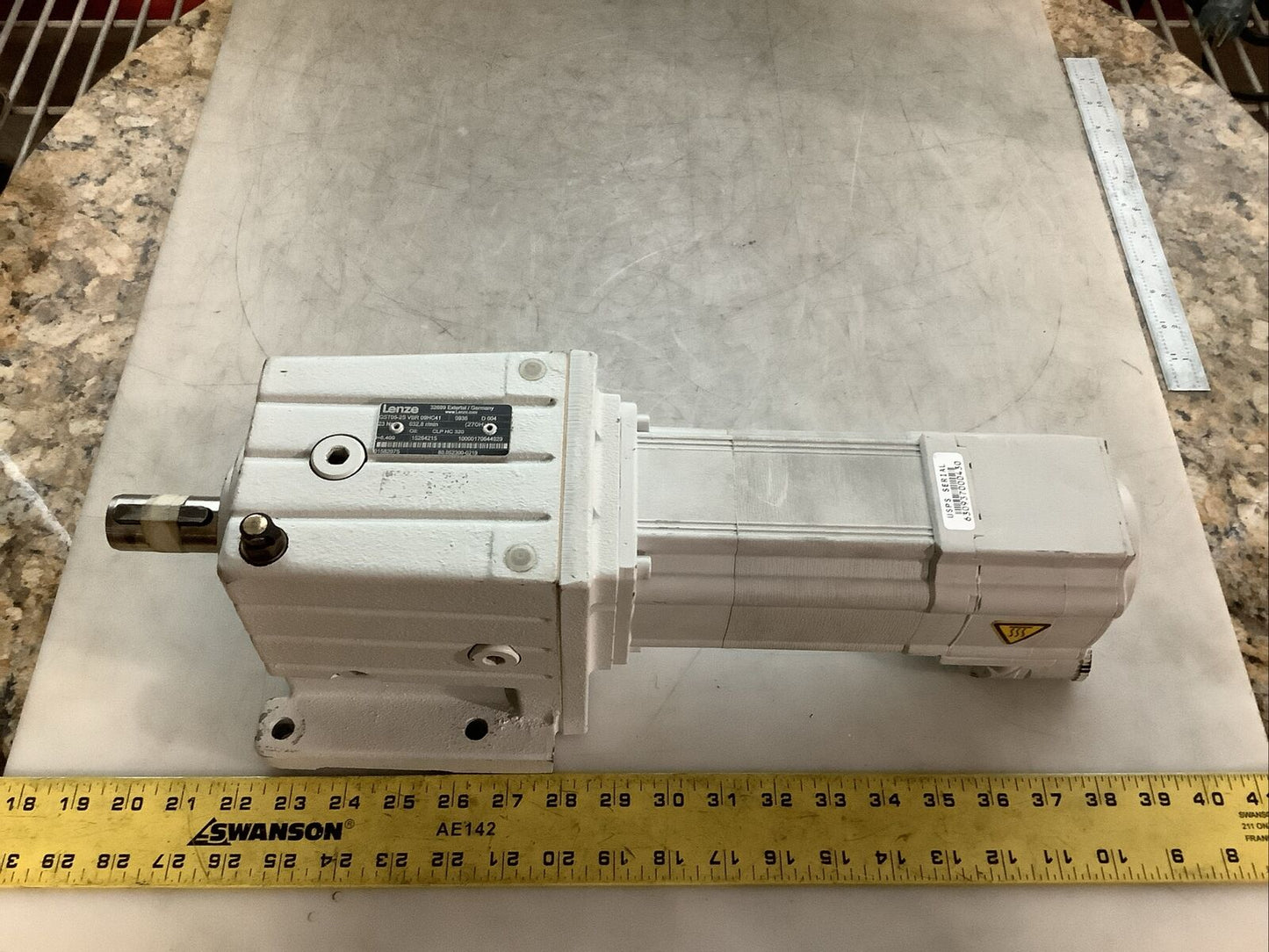 LENZE GST05-2S VBR 09HC41 MCS 09H41LRS0B0-Z0D0-ST5S00N-R0SU SERVO MOTOR U3S