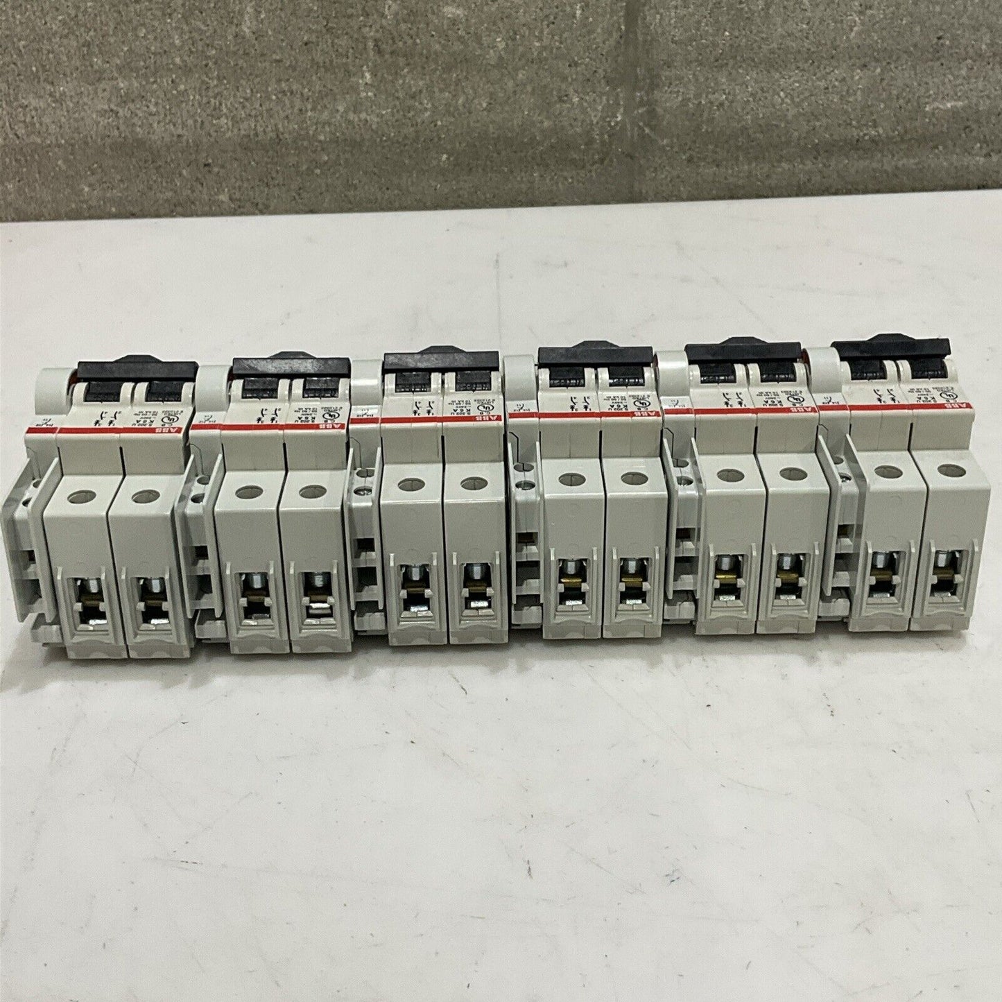 ABB S 203 U K 6 A CIRCUIT BREAKER 2 P 50/60 HZ LOT OF 6 U3S