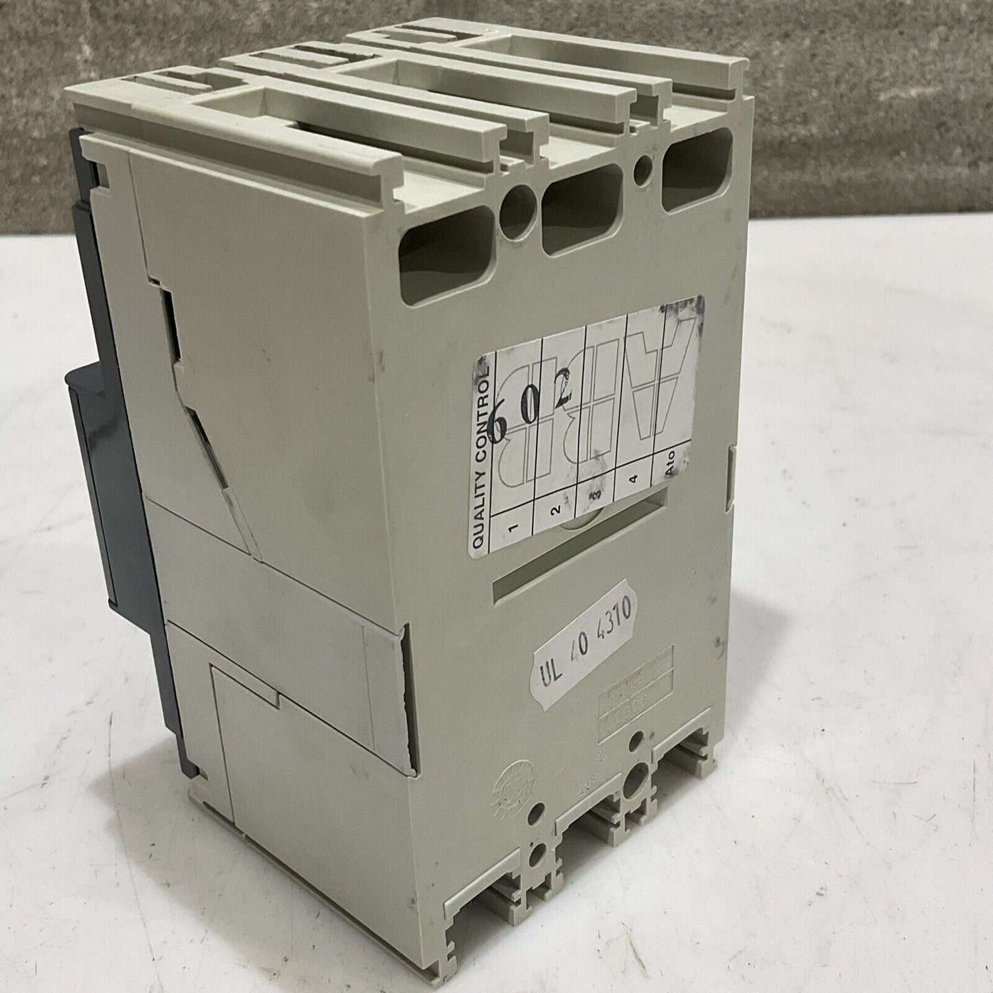 ABB SACE T1N040TL TMAX T1N CIRCUIT BREAKER 40A 3 P 480 VAC TYPE T1N U3S