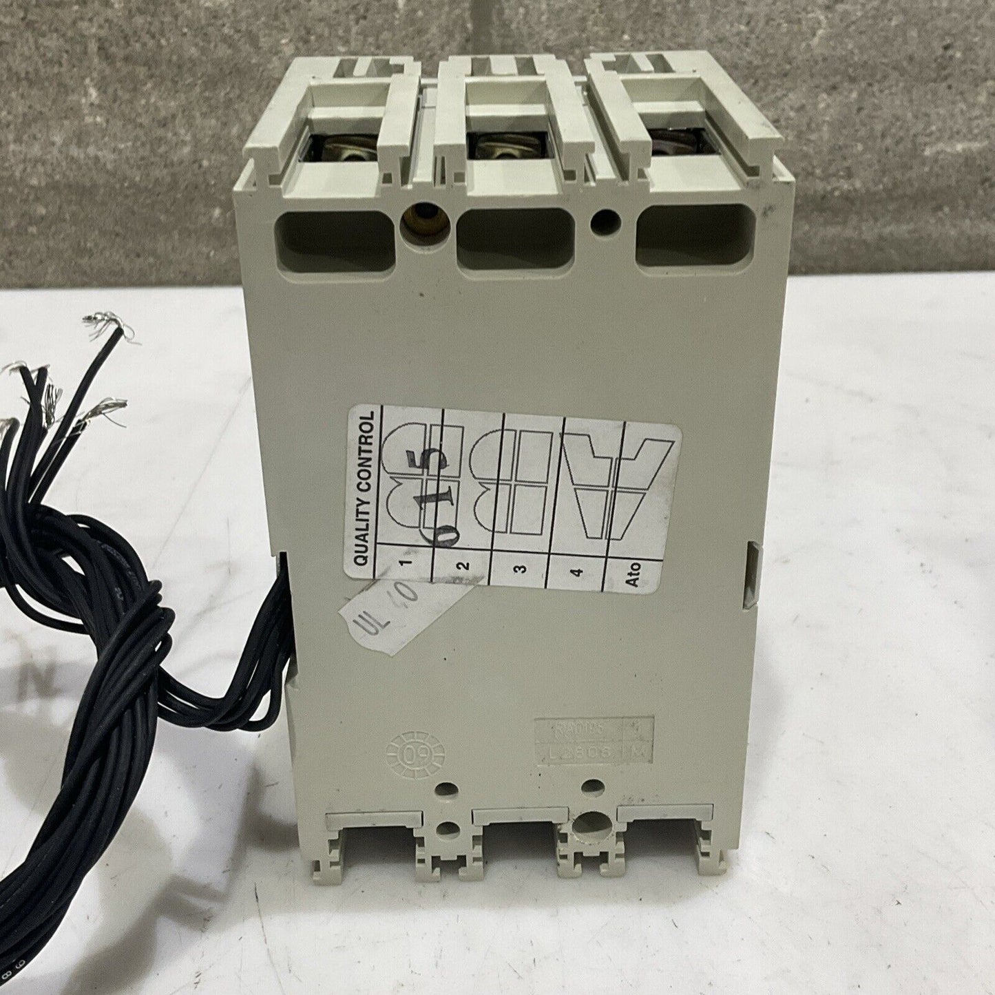 ABB T1N04TLA TMAX T1N CIRCUIT BREAKER 40A 3P 50/60HZ TYPE T1N U3S