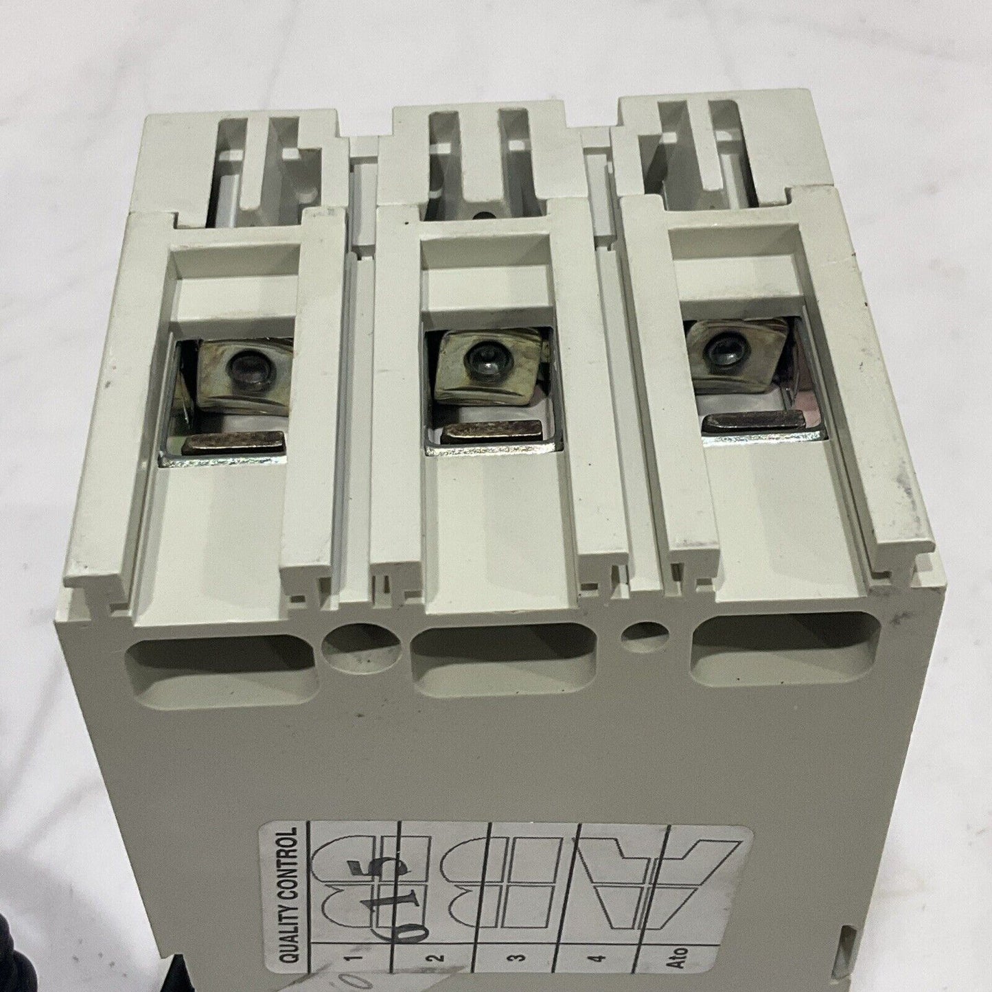 ABB T1N04TLA TMAX T1N CIRCUIT BREAKER 40A 3P 50/60HZ TYPE T1N U3S