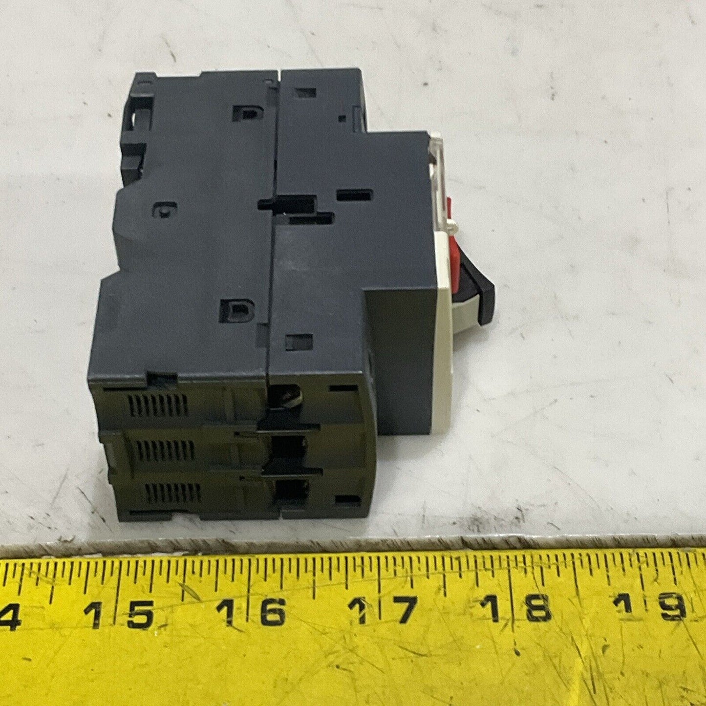 SCHNEIDER ELECTRIC GV2ME06 MOTOR CIRCUIT BREAKER 1-1.6 A 120-600VAC U3S