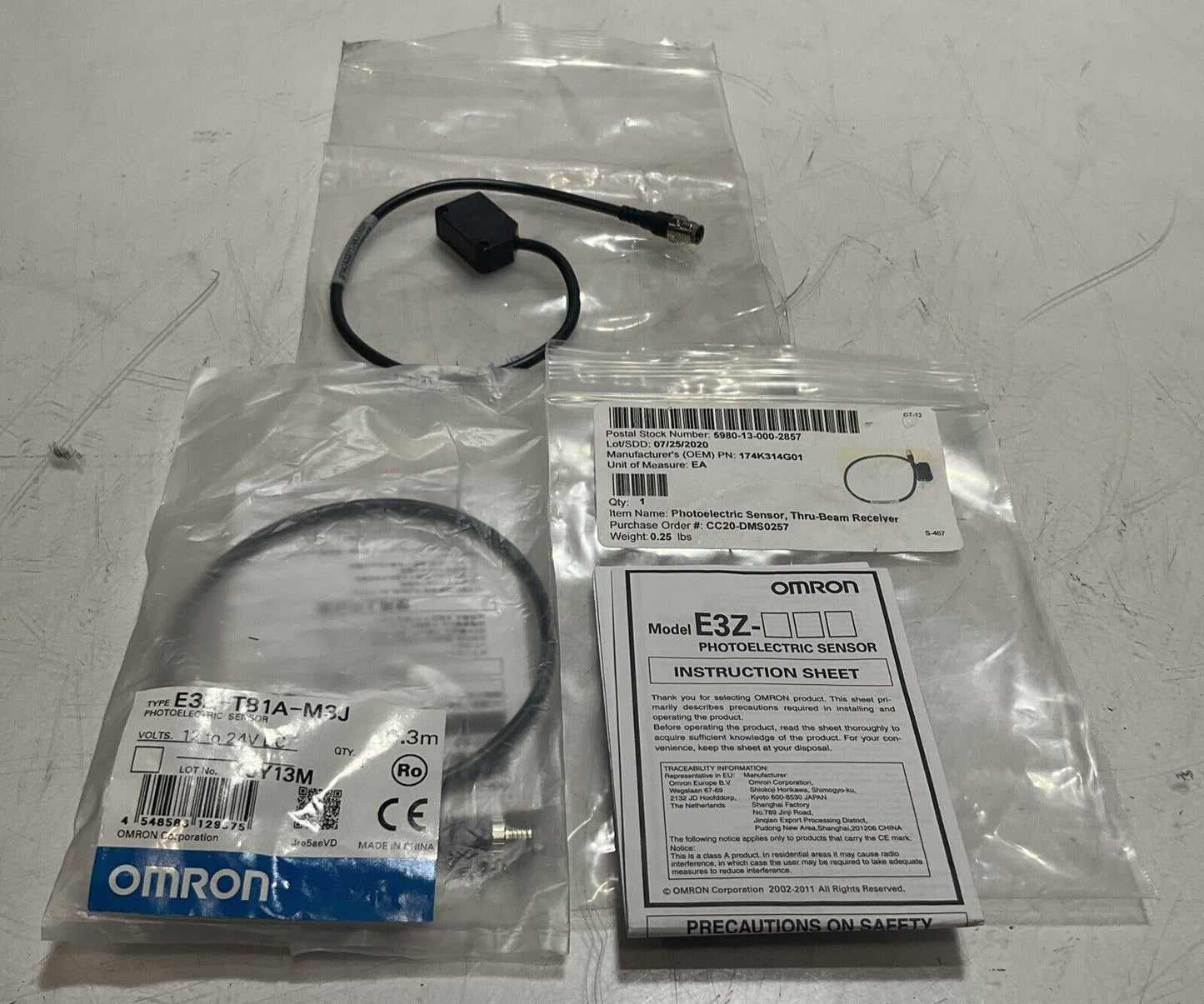 OMRON  E3Z-T81A-D  PHOTOELECTRIC SENSOR LOT  OF 2  U3S