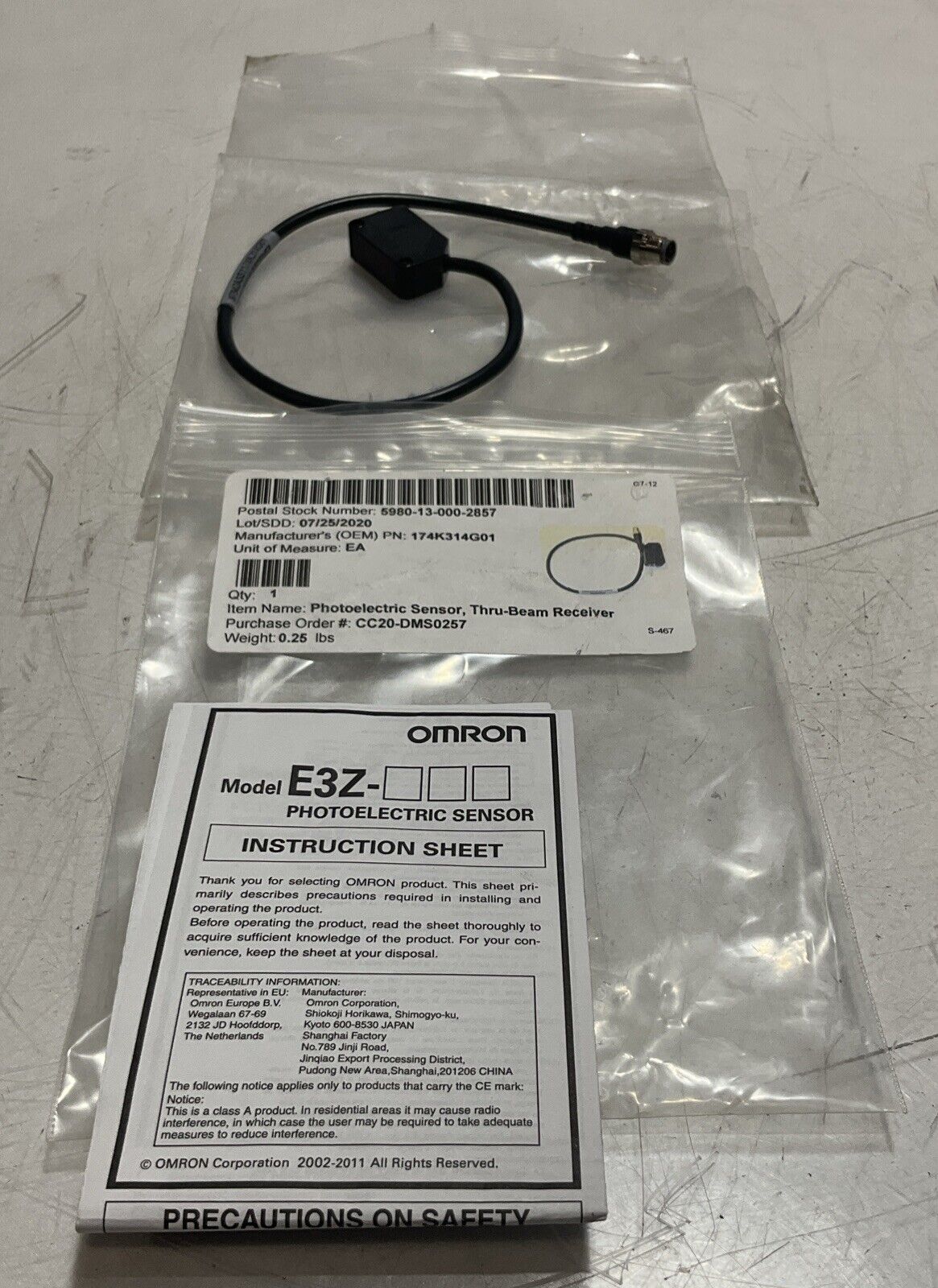 OMRON  E3Z-T81A-D  PHOTOELECTRIC SENSOR LOT  OF 2  U3S