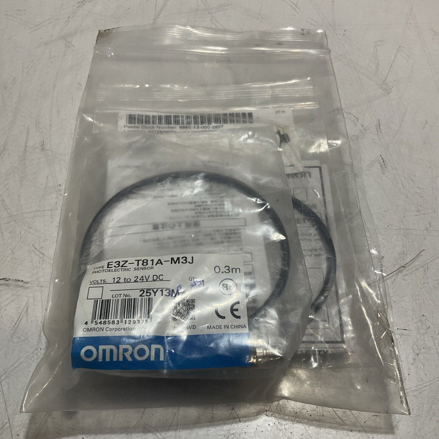 OMRON  E3Z-T81A-D  PHOTOELECTRIC SENSOR LOT  OF 2  U3S