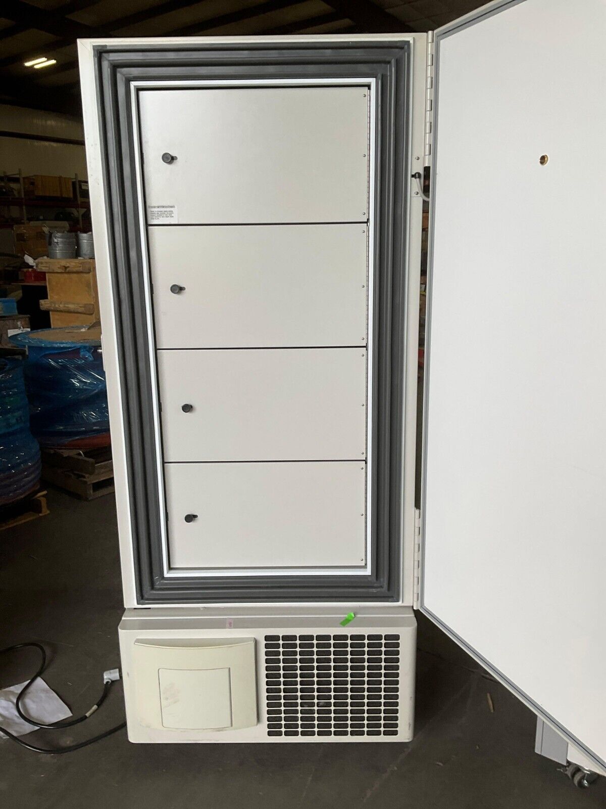 THERMO FISHER SCIENTIFIC FREEZER VWR32040A -40C ULTRA-LOW TEMPERATURE 120V