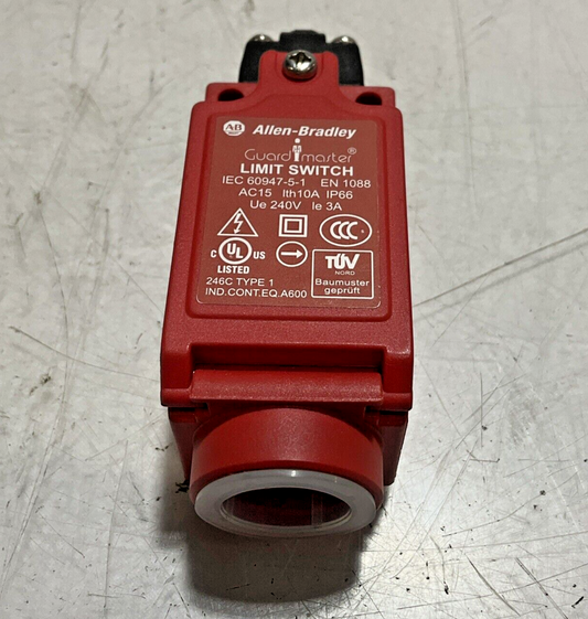 A-B  ALLEN-BRADLEY  440P-CRPS11B A GUARD MASTER  LIMIT SWITCH RM6