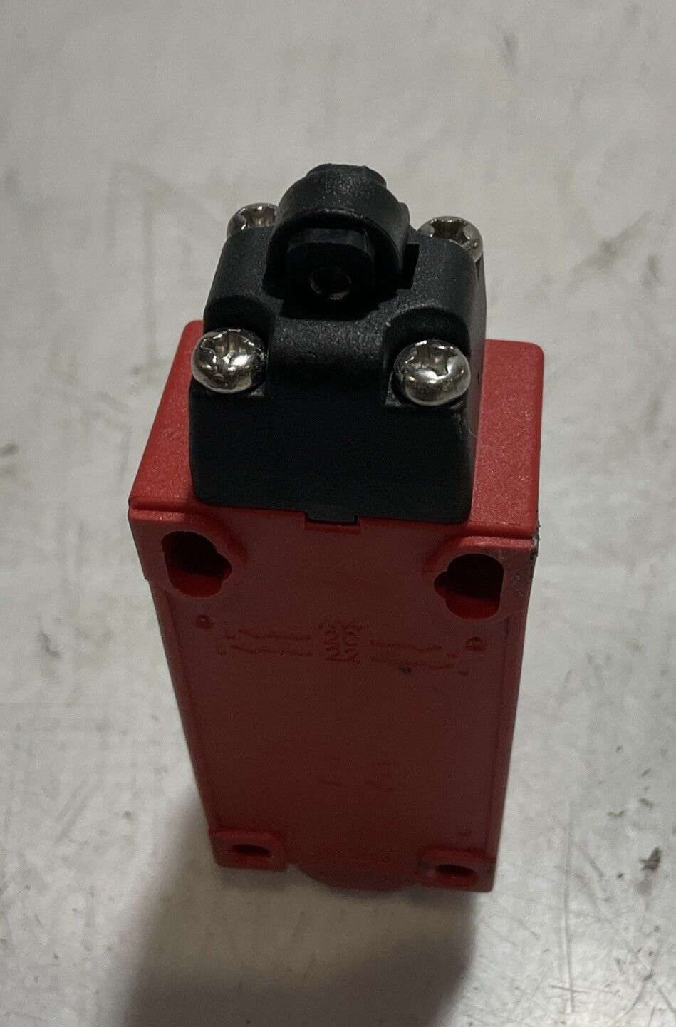 A-B  ALLEN-BRADLEY  440P-CRPS11B A GUARD MASTER  LIMIT SWITCH RM6