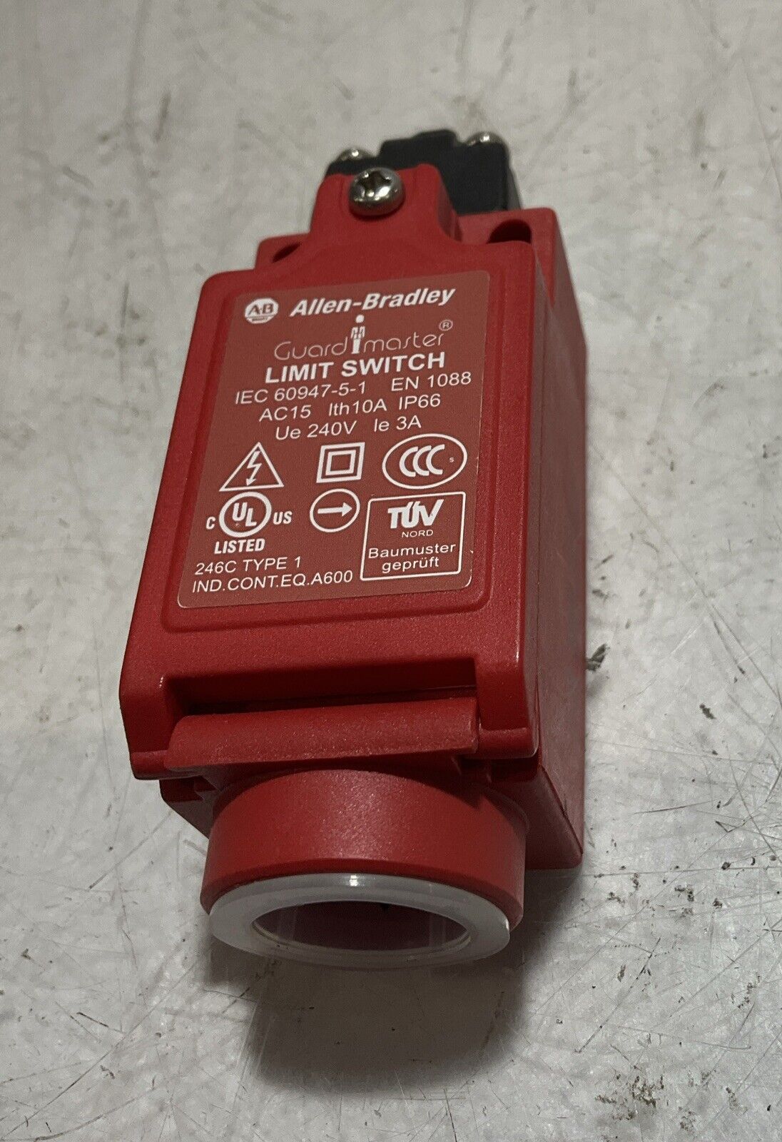 A-B  ALLEN-BRADLEY  440P-CRPS11B A GUARD MASTER  LIMIT SWITCH RM6