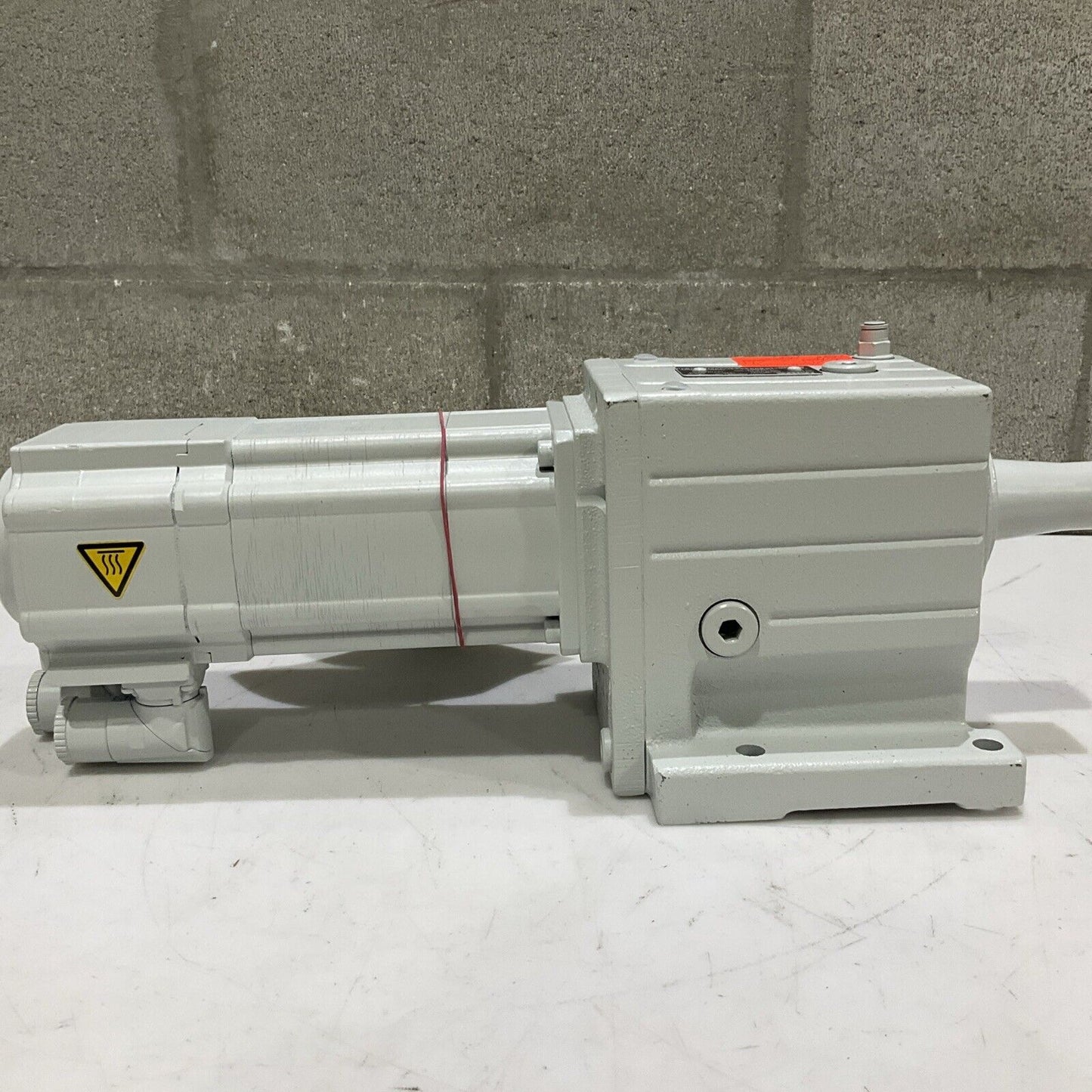 LENZE MCS 09H41LRS0B0-Z0D0-ST5800N-R2SU GST05-2S VBR 09HC41 SERVO MOTOR 160V U3S