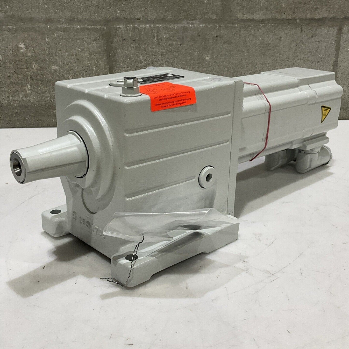 LENZE MCS 09H41LRS0B0-Z0D0-ST5800N-R2SU GST05-2S VBR 09HC41 SERVO MOTOR 160V U3S