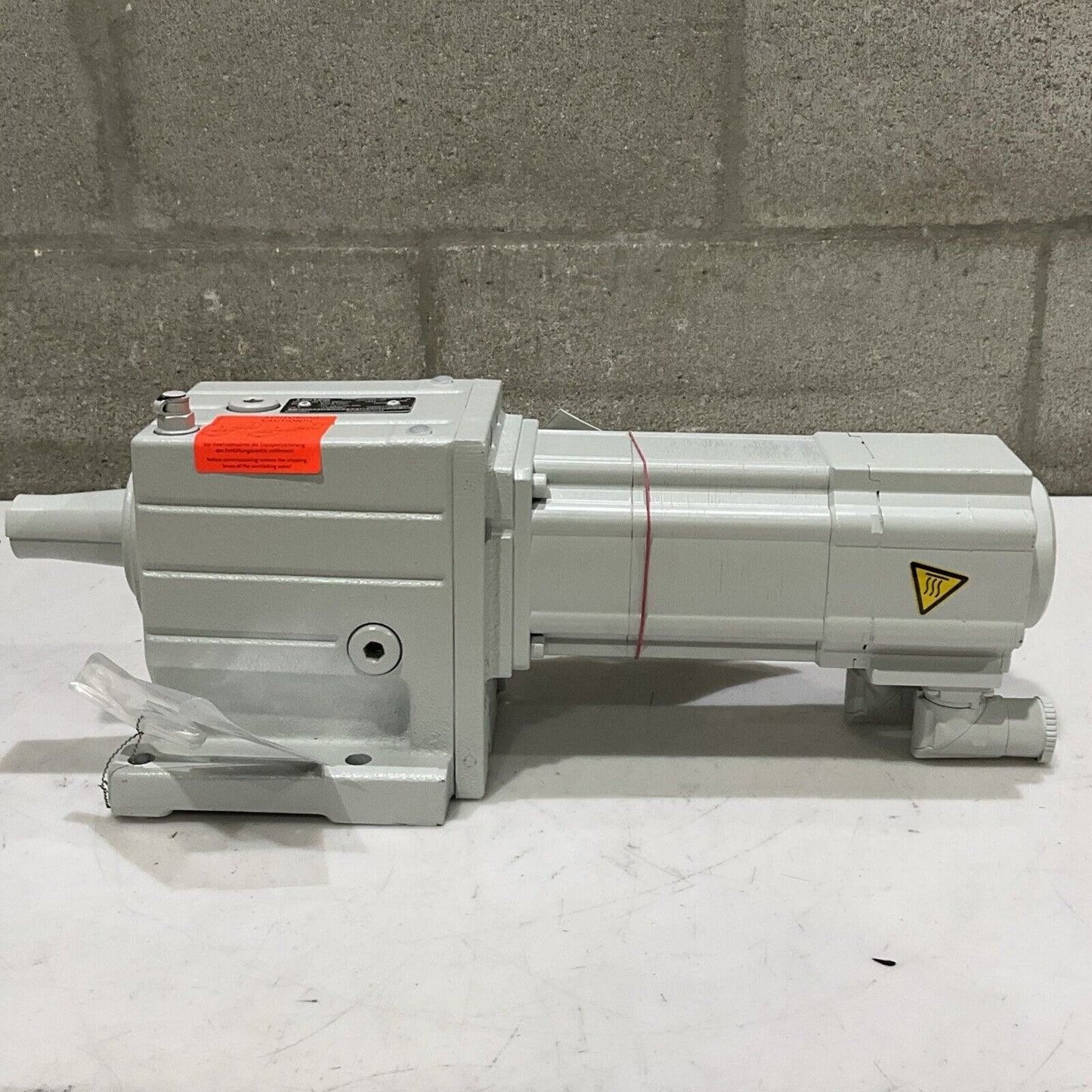 LENZE MCS 09H41LRS0B0-Z0D0-ST5800N-R2SU GST05-2S VBR 09HC41 SERVO MOTOR 160V U3S