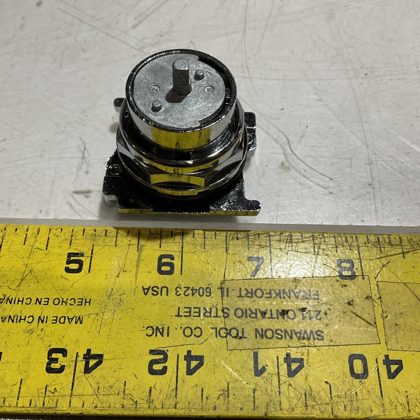 EATON  10250T4043  SELECTOR  SWITCH 3 POSITION  SPRING RETURN  U3S