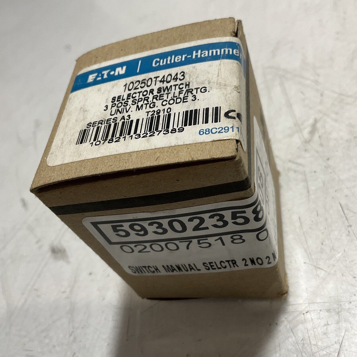 EATON  10250T4043  SELECTOR  SWITCH 3 POSITION  SPRING RETURN  U3S