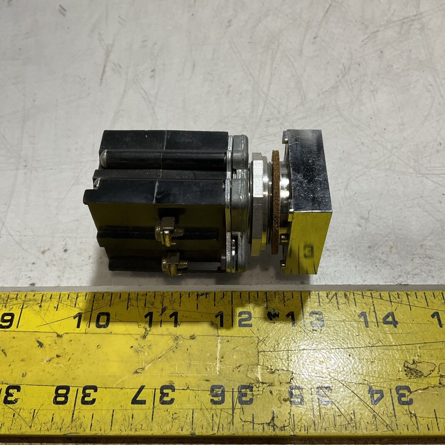 EATON- CUTLER  HAMMER  E30CA   COMPACT  PUSHBUTTON INDICATING LIGTH U3S