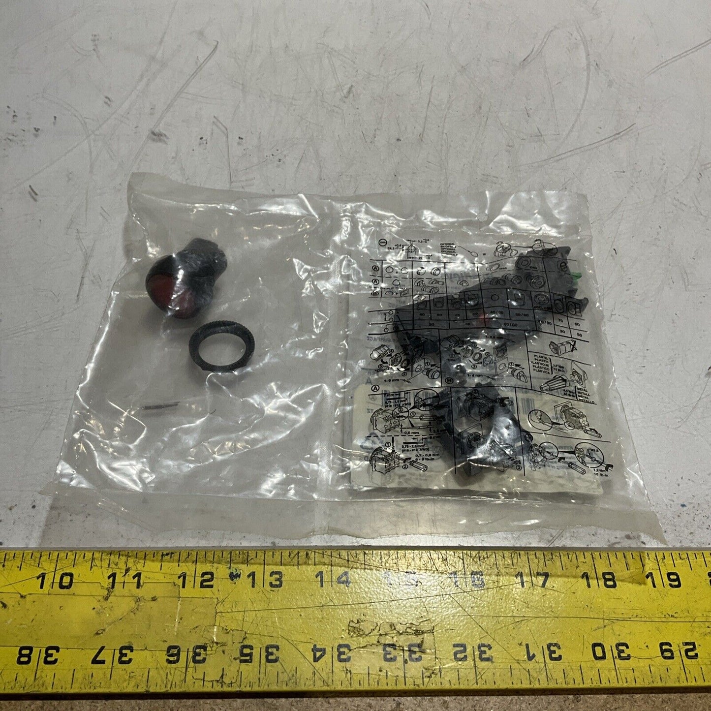 A-B  ALLEN-BRADLEY   800FP-LF4PN3RX11  ILLUMINATED FLUSH PUSH BUTTON  RED  U3S