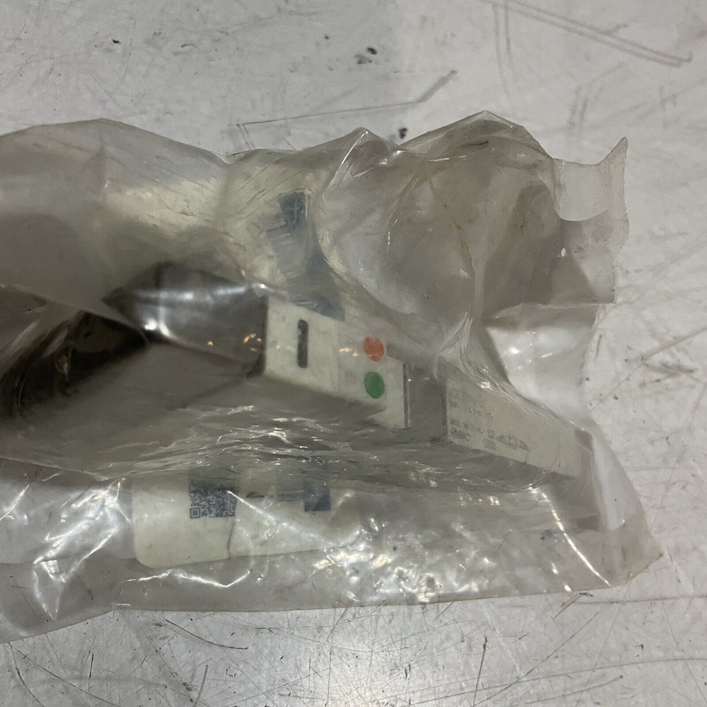 SMC  VQ1301N-51  RUBBER SEAL MANFOL VALVE  U3S