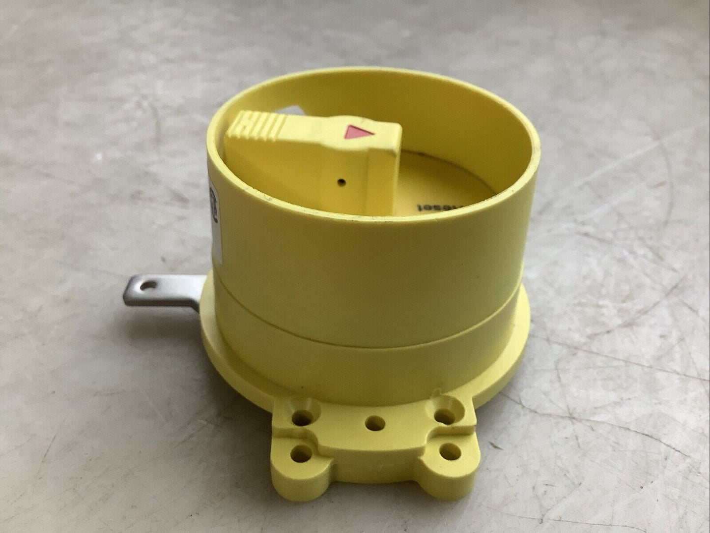 EATON HRGCC3S YELLOW SHROUDED ROTARY HANDLE FOR BREAKER SWITCH U3S