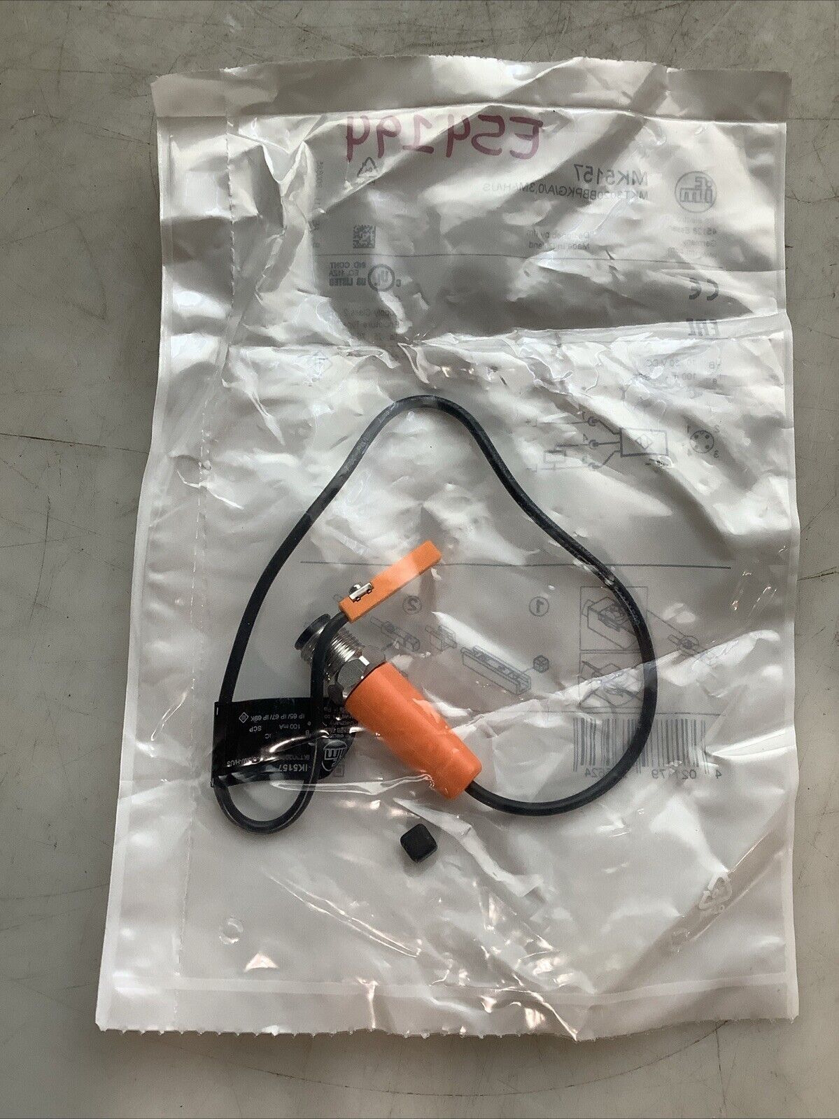 IFM MK5157 MKT3020BBPKG/A/0.3M/-H/US CYLINDER SENSOR T-SLOT 10-30VDC C2H