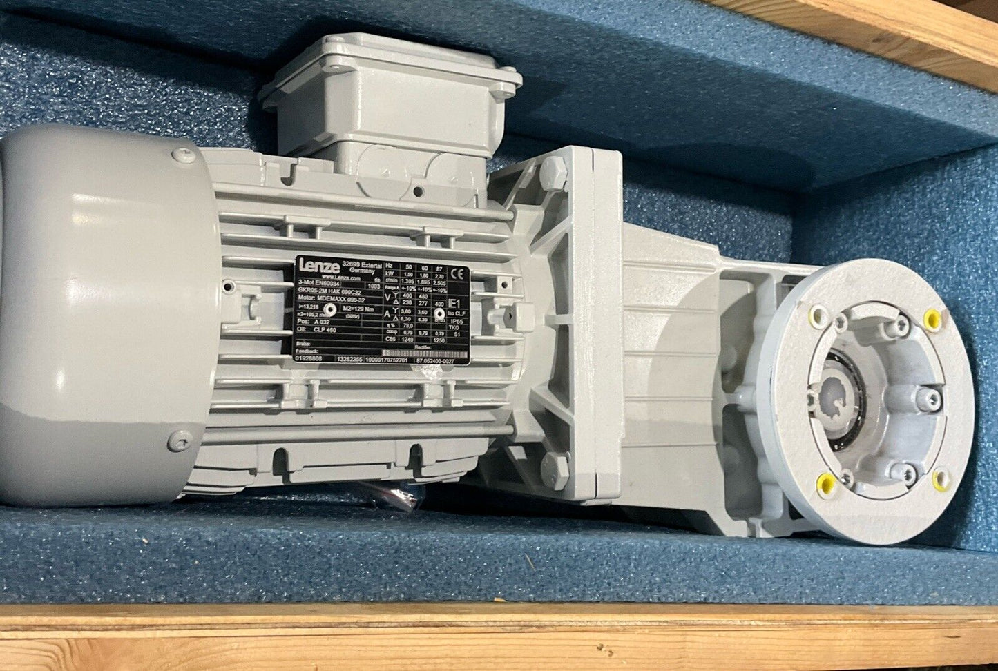 LENZE   GKR05-2MHAK 090C32  GEARMOTOR  U3S