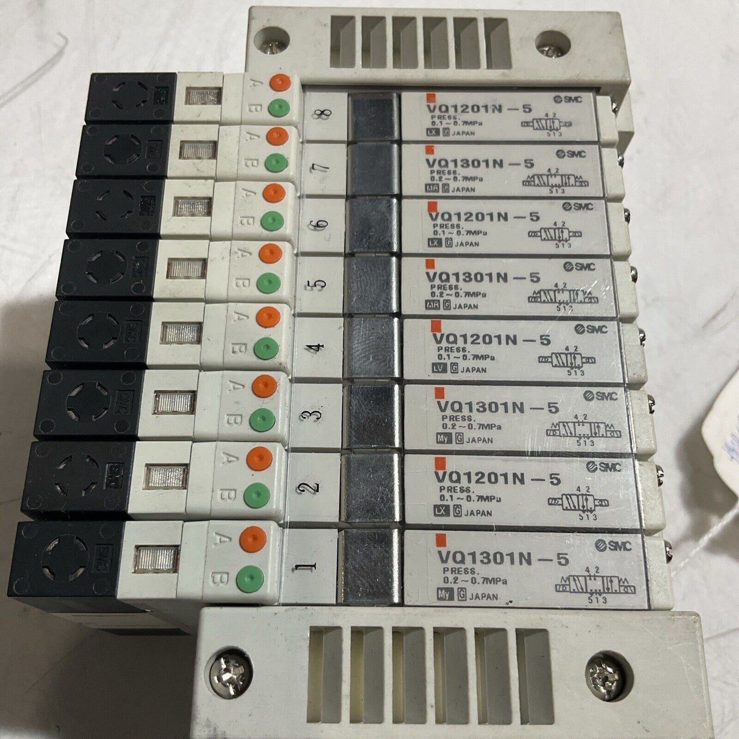 SMC  VV5011-08-DAL01089  VALVE  PNEUMATIC MANIFOLD  U3S