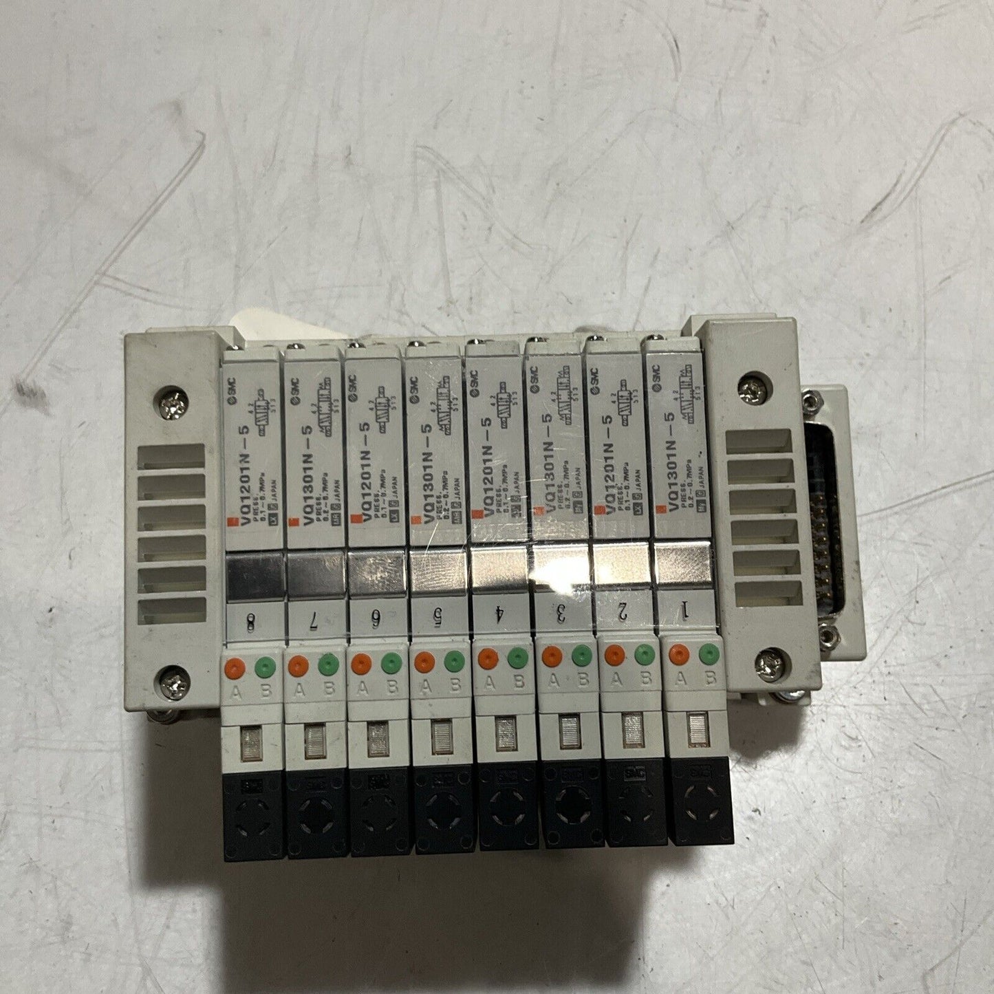 SMC  VV5011-08-DAL01089  VALVE  PNEUMATIC MANIFOLD  U3S