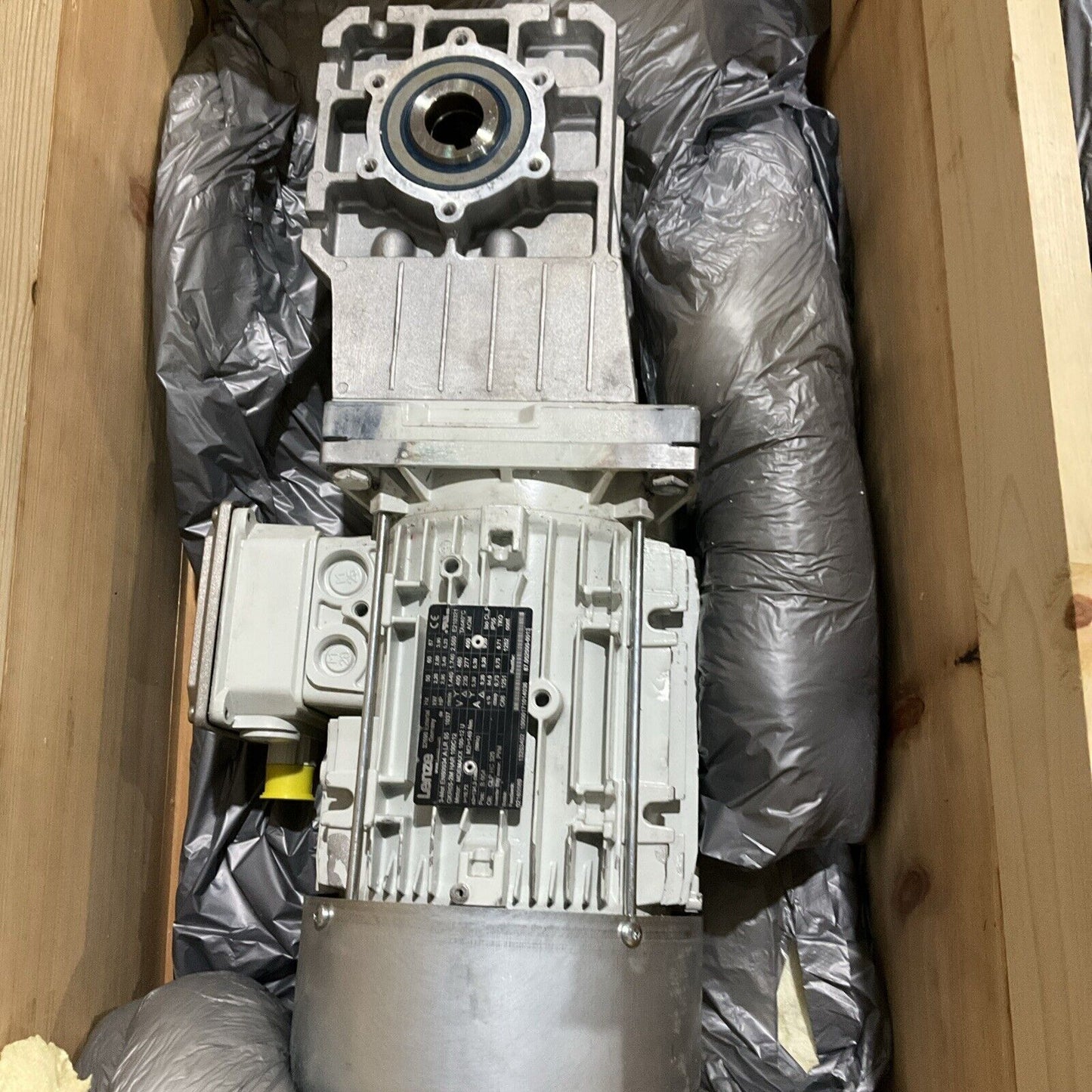 LENZE  GKR05-2MHAR100C12  GEARMOTOR  U3S