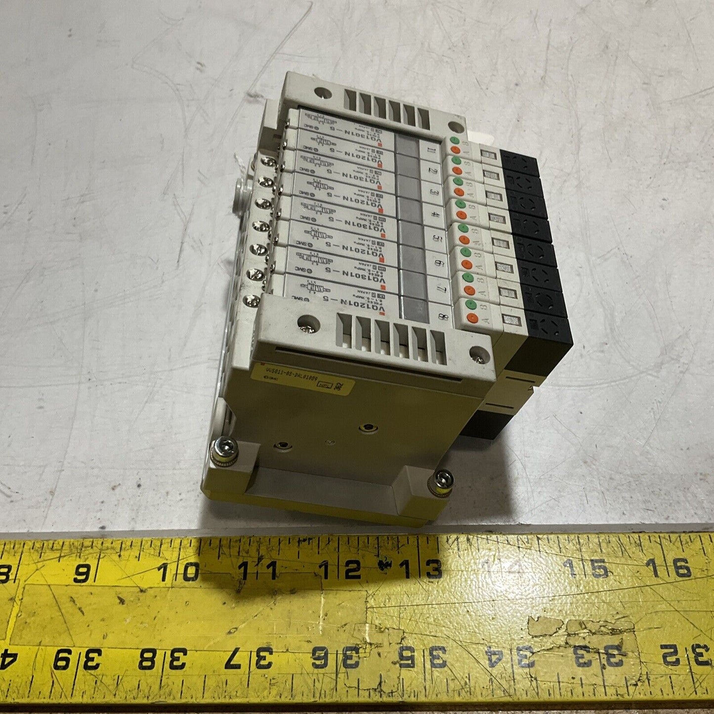 SMC  VV5011-08-DAL01089  VALVE  PNEUMATIC MANIFOLD  U3S