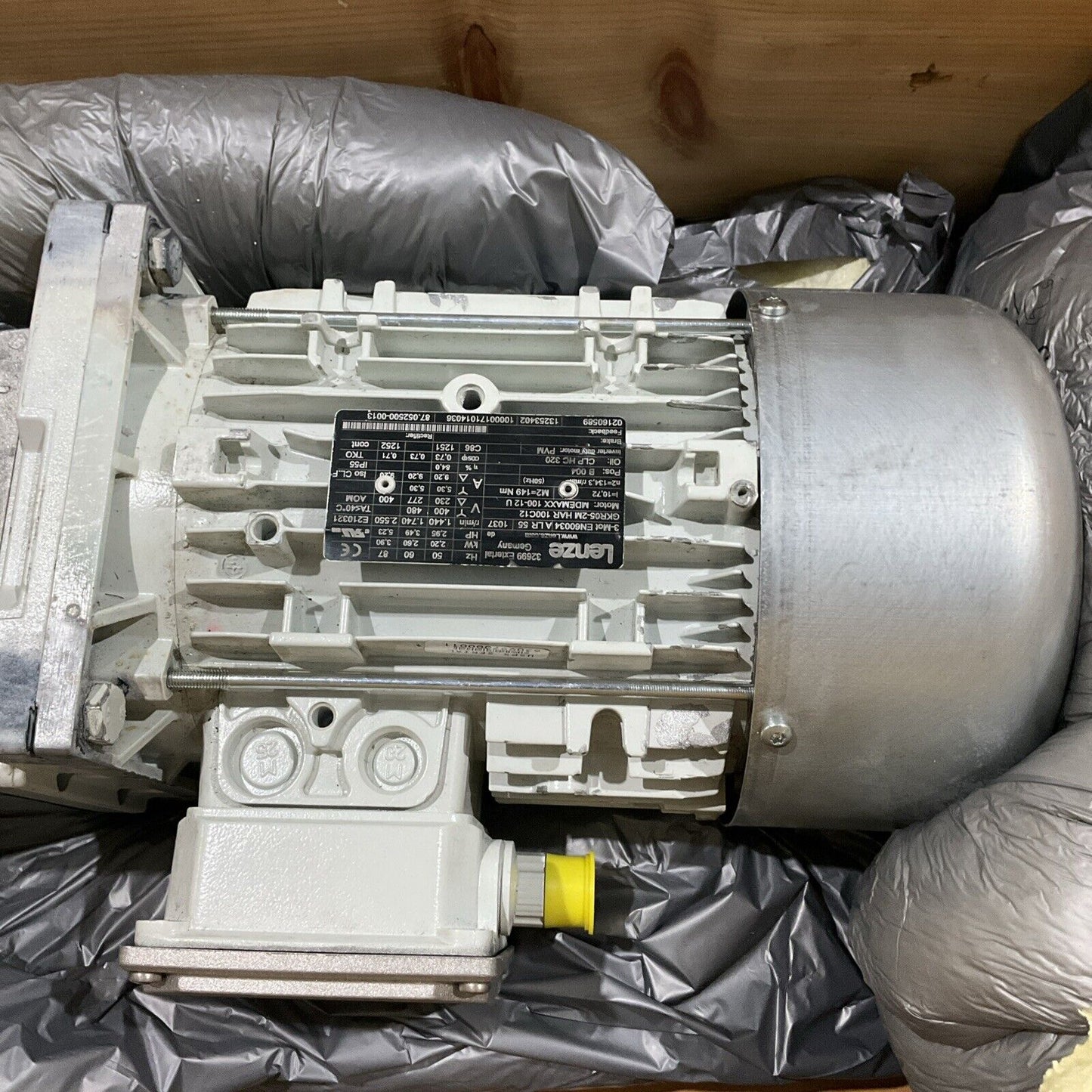 LENZE  GKR05-2MHAR100C12  GEARMOTOR  U3S