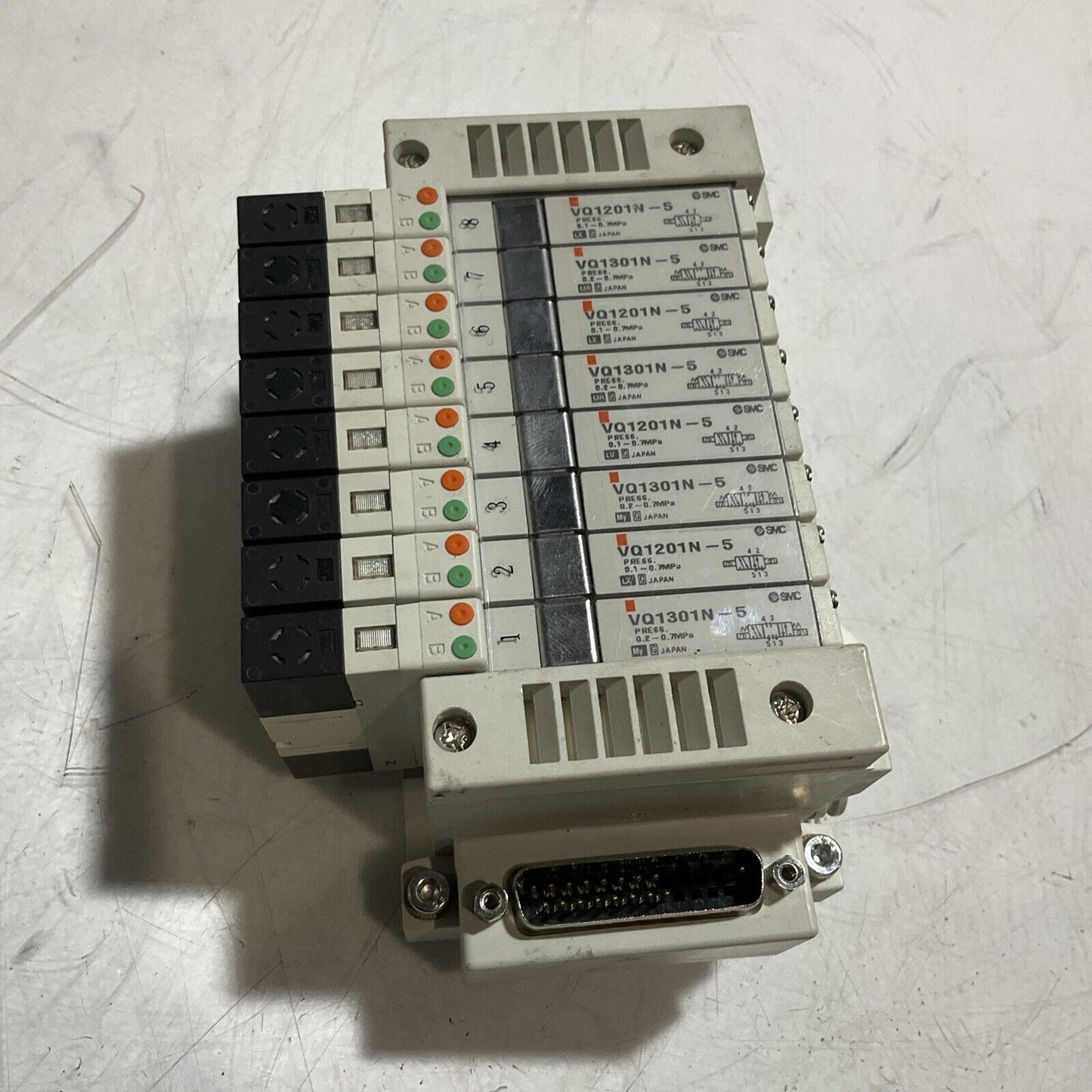 SMC  VV5011-08-DAL01089  VALVE  PNEUMATIC MANIFOLD  U3S