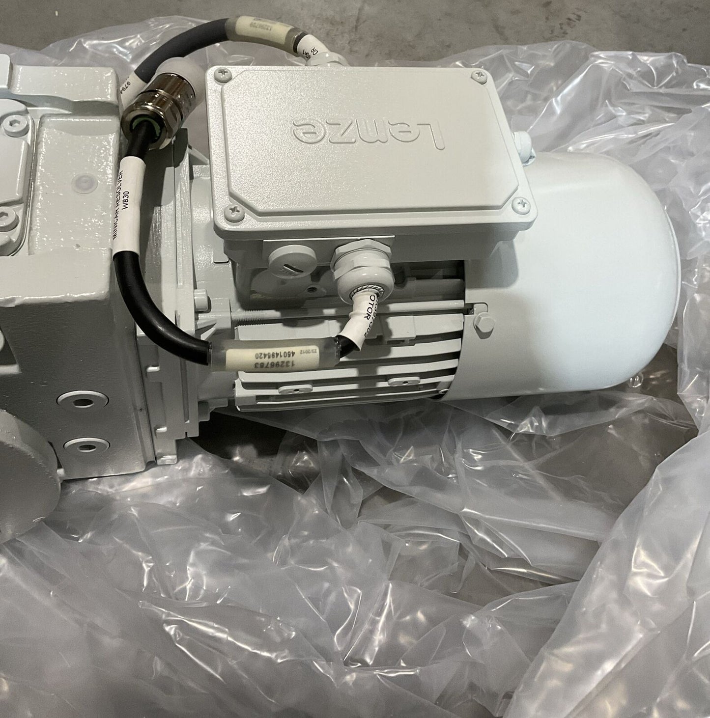 LENZE  GKS05-3MVACK-071C42 GEARMOTOR  U3S