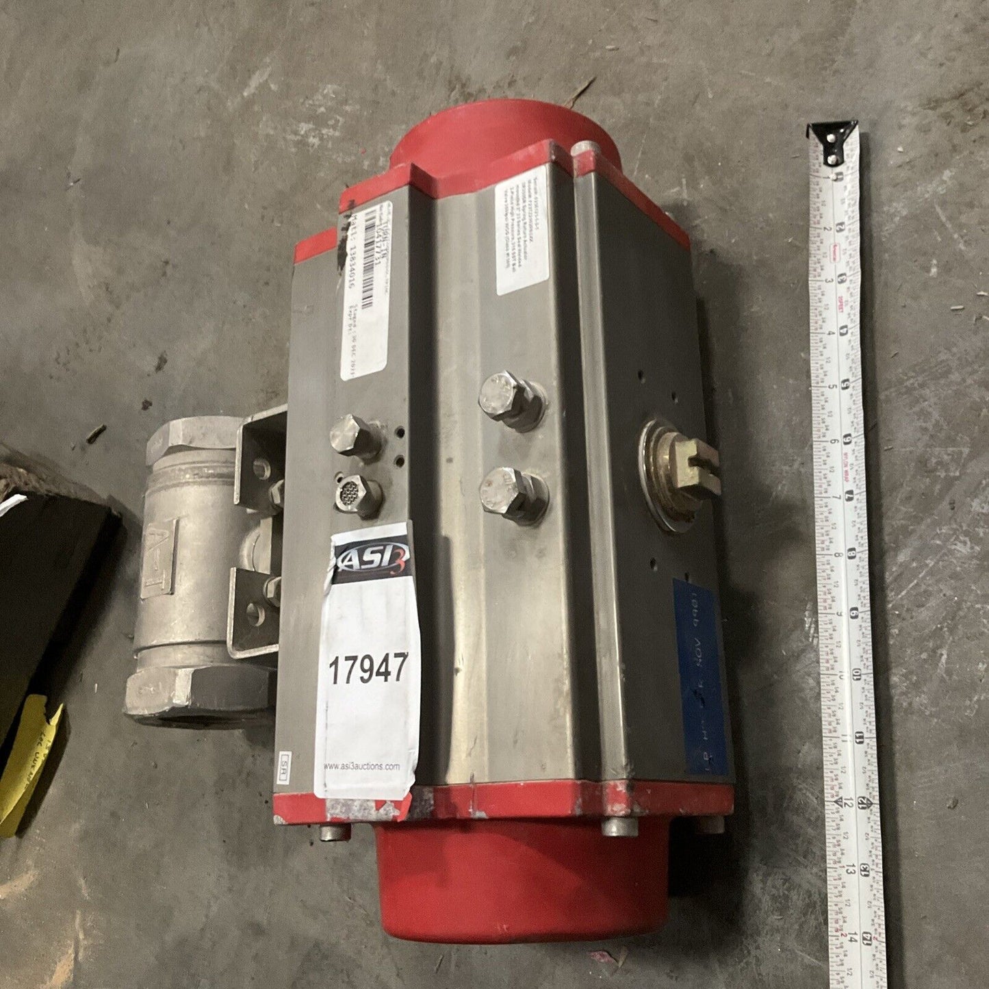 TRIAC SPRING RETURN ACTUATORS W/ 2" VALVE MODEL  F23TZ2002R6SXX 476